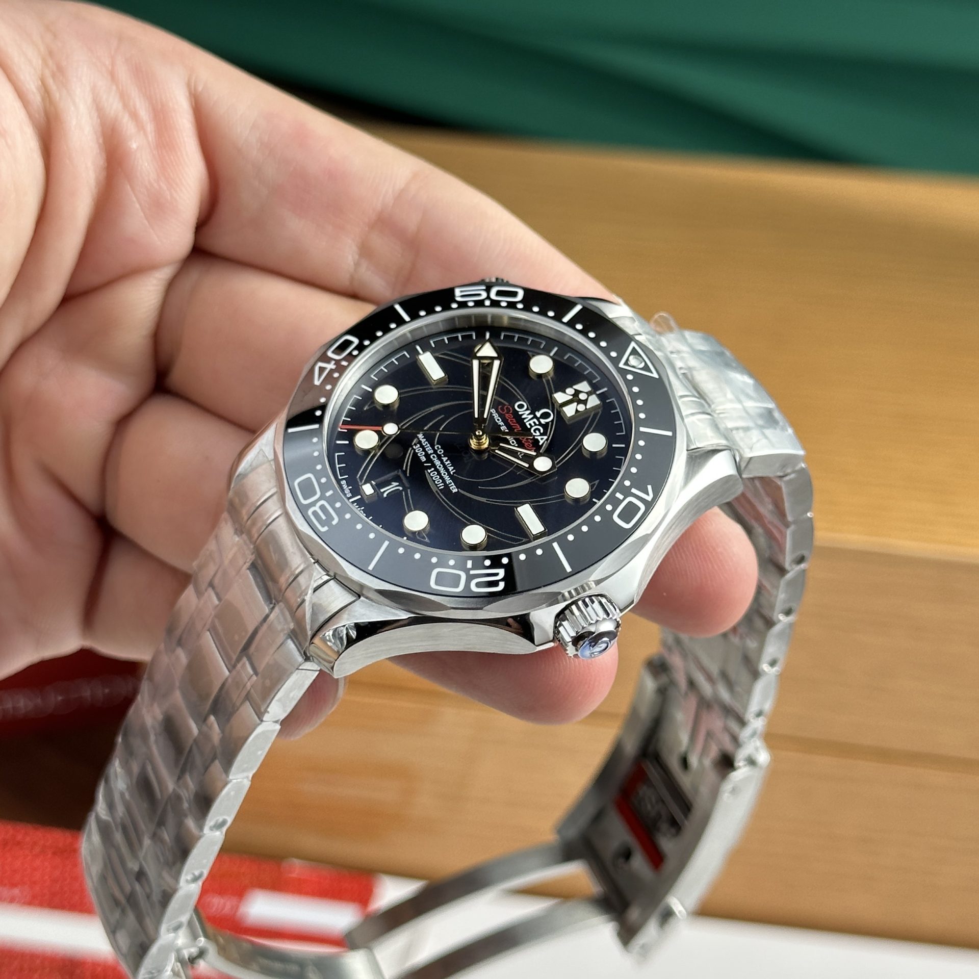 Omega Replica 1:1 Watch Seamaster James Bond 007  VS Factory 42mm