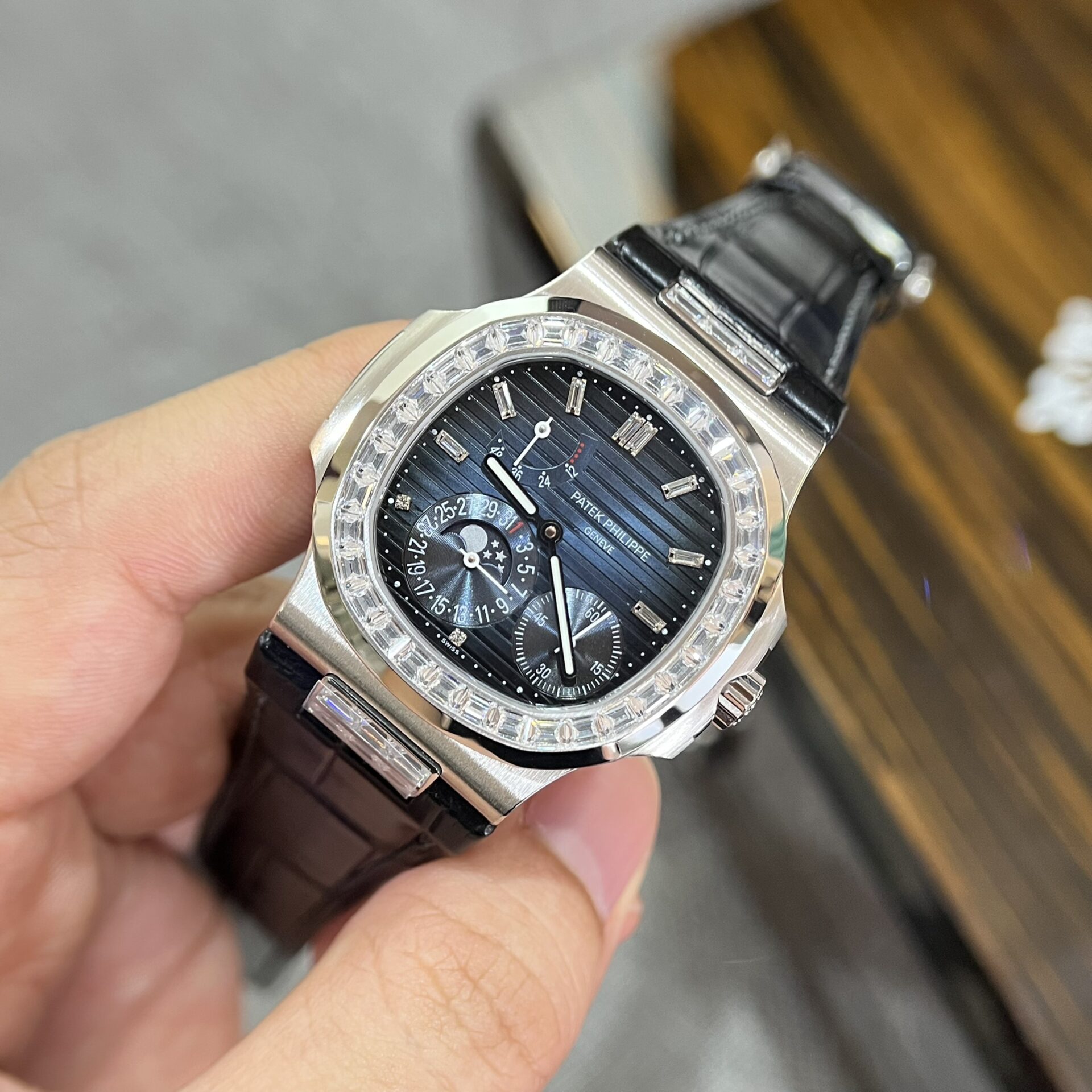 Patek Philippe Nautilus 5724G Replica 1:1 Watch Blue Dial GF Factory 40mm