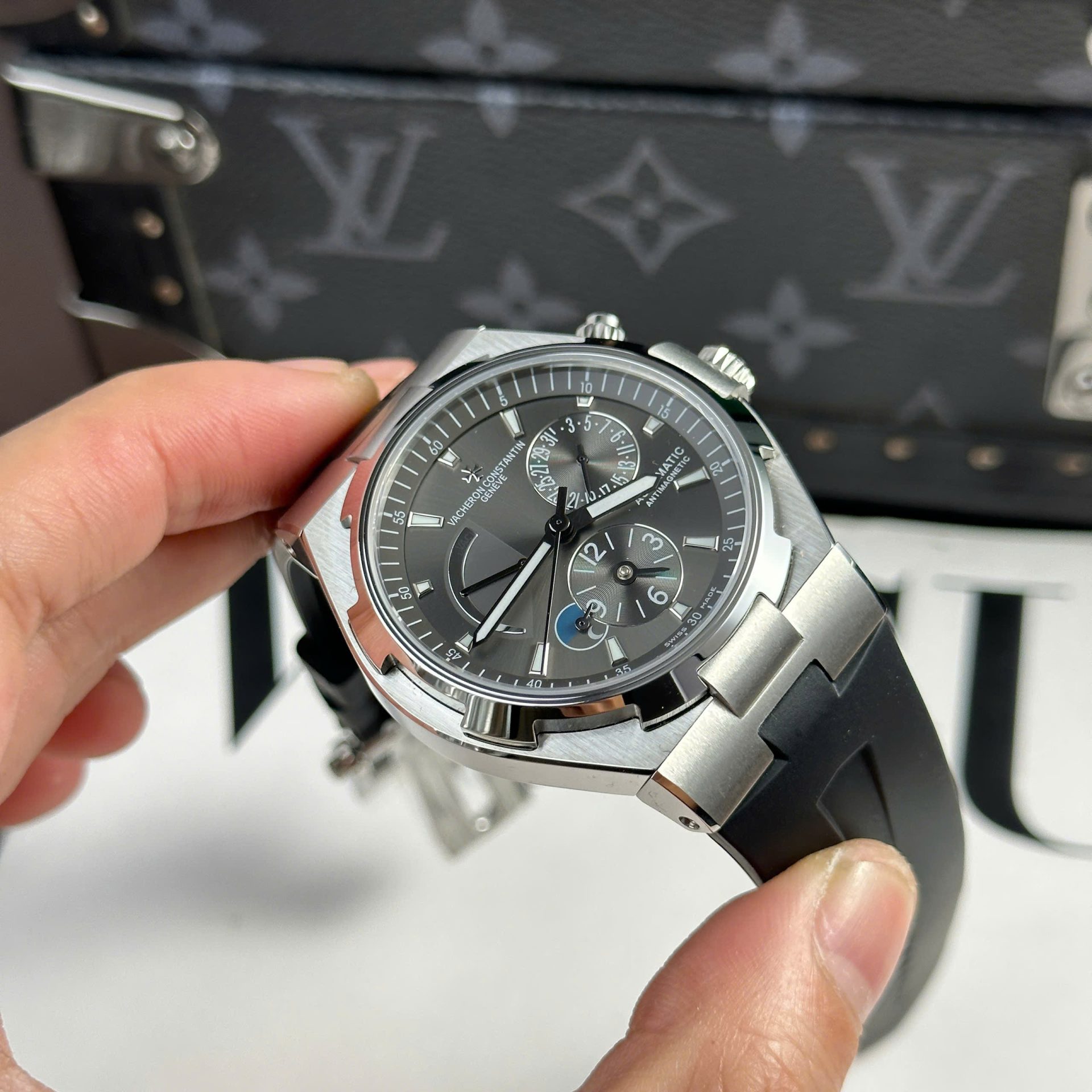 Vacheron Constantin Overseas Dual Time 47450 Knock Off Watches Gray Dial Rubber Strap 9F Factory 42mm