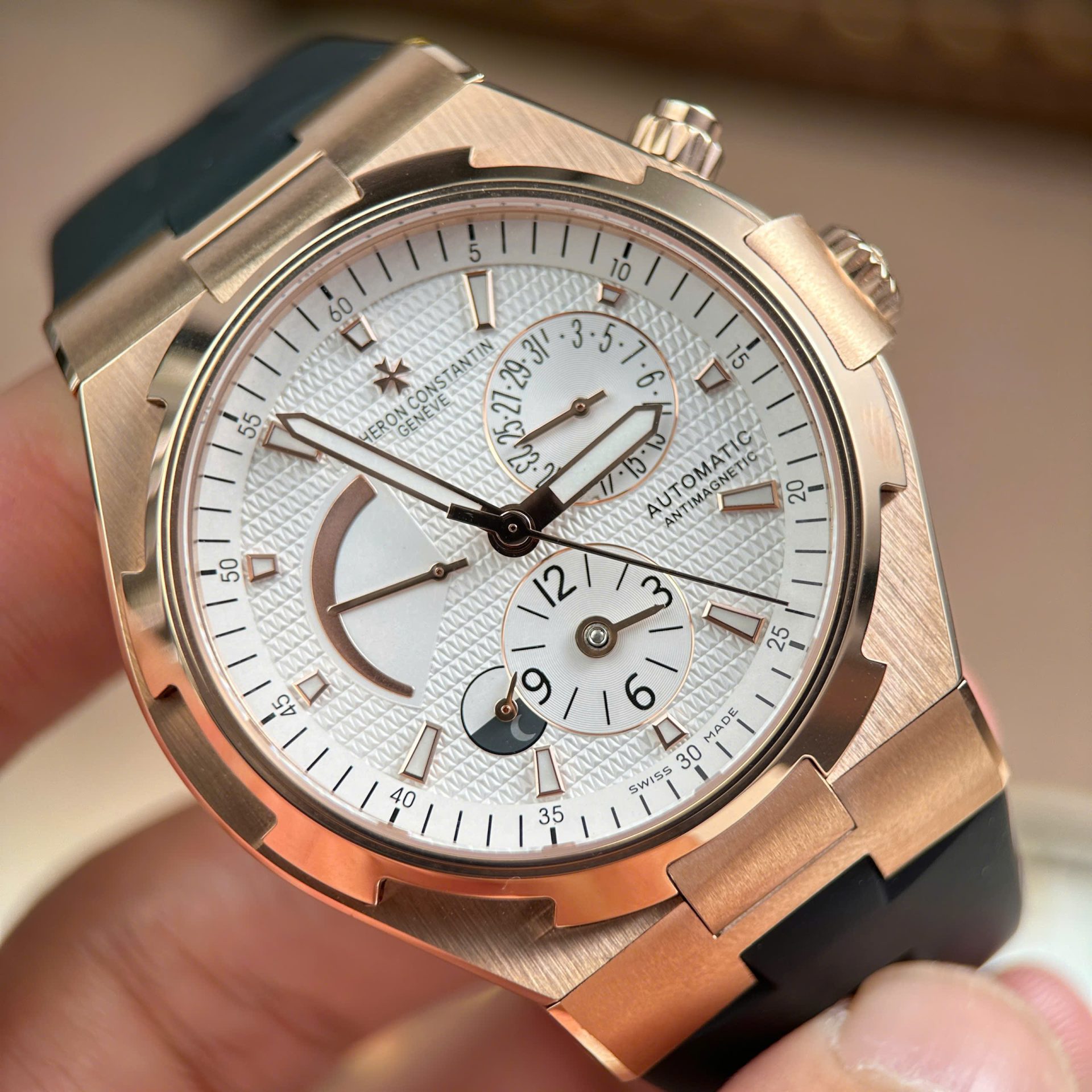 Vacheron Constantin Replica Watches Overseas Dual Time Rose Gold 47450 White Dial 9F Factory 42mm