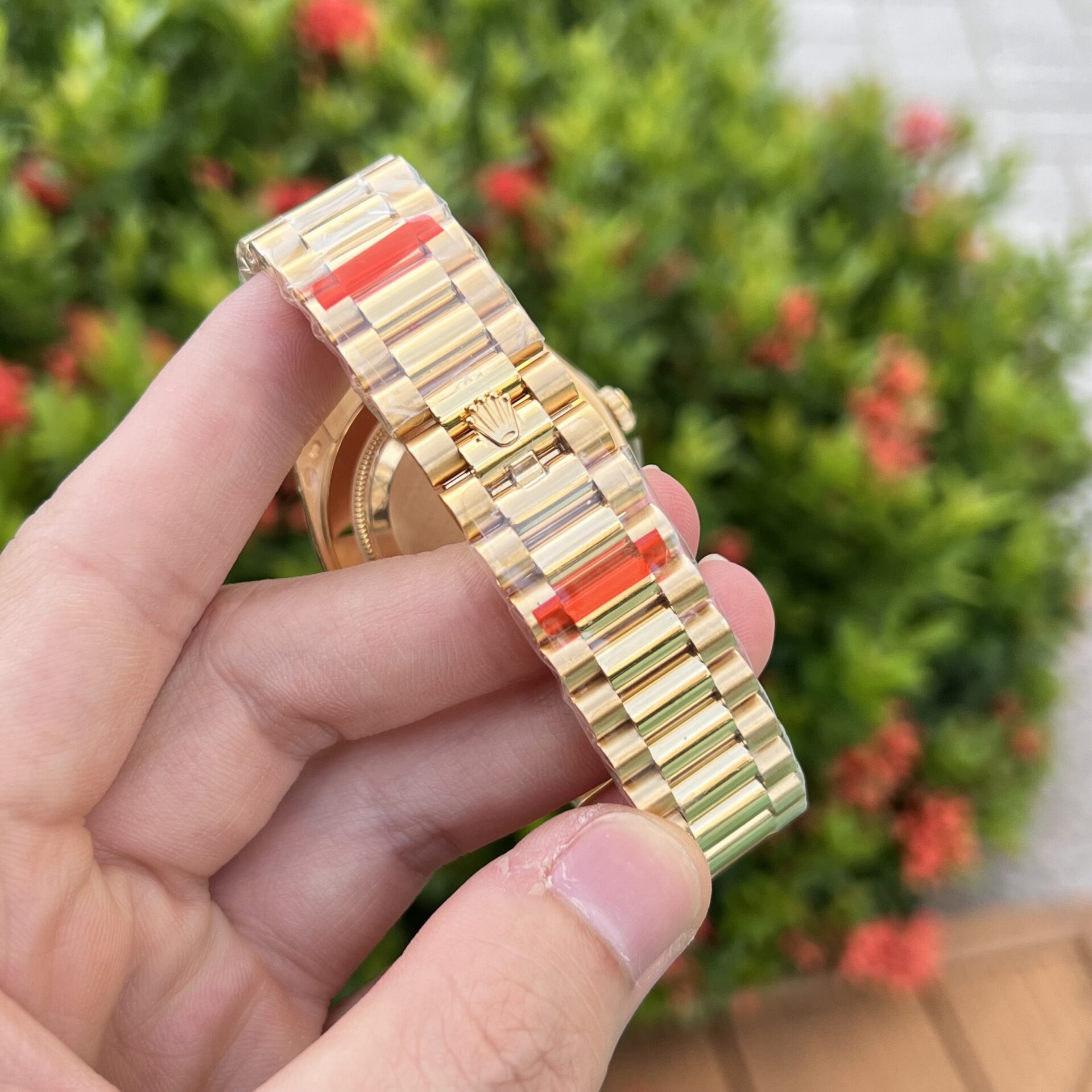 Rolex Replica Watch Day-Date Purple Mother of Pearl Dial Yellow Gold 40mm