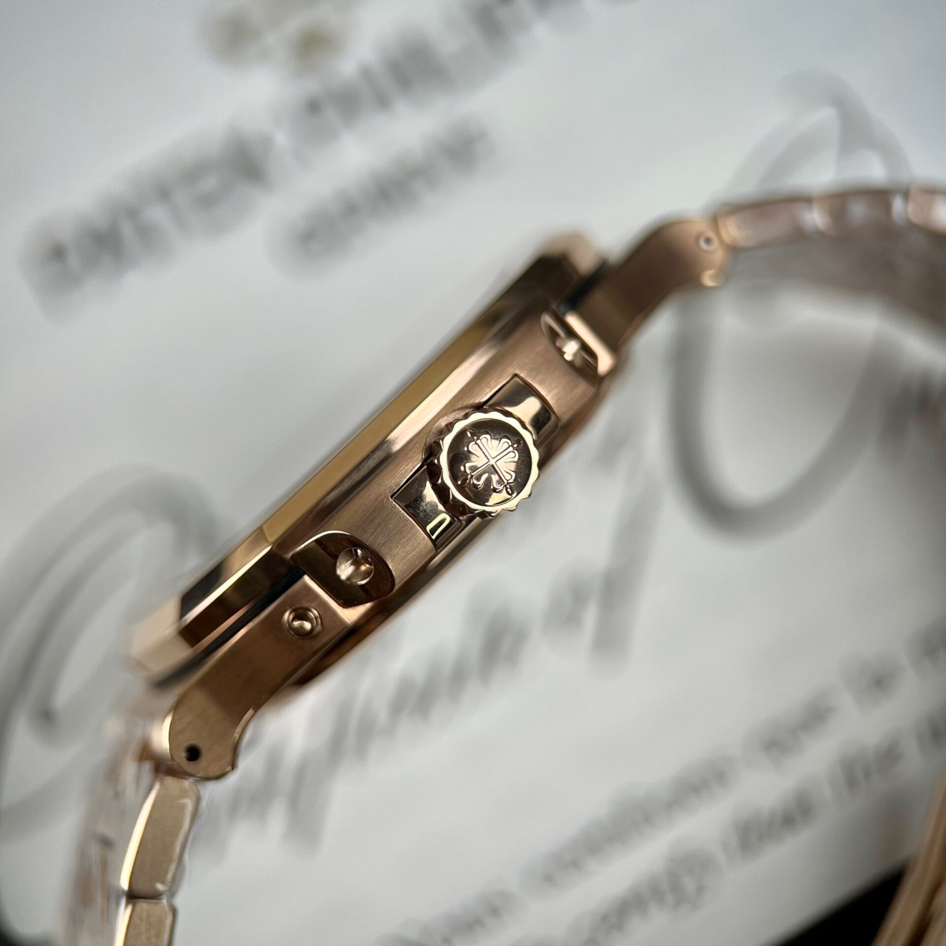 Patek Philippe Nautilus 5712 Chocolate Dial Gold Plated Replica 11 Watch GR 40mm