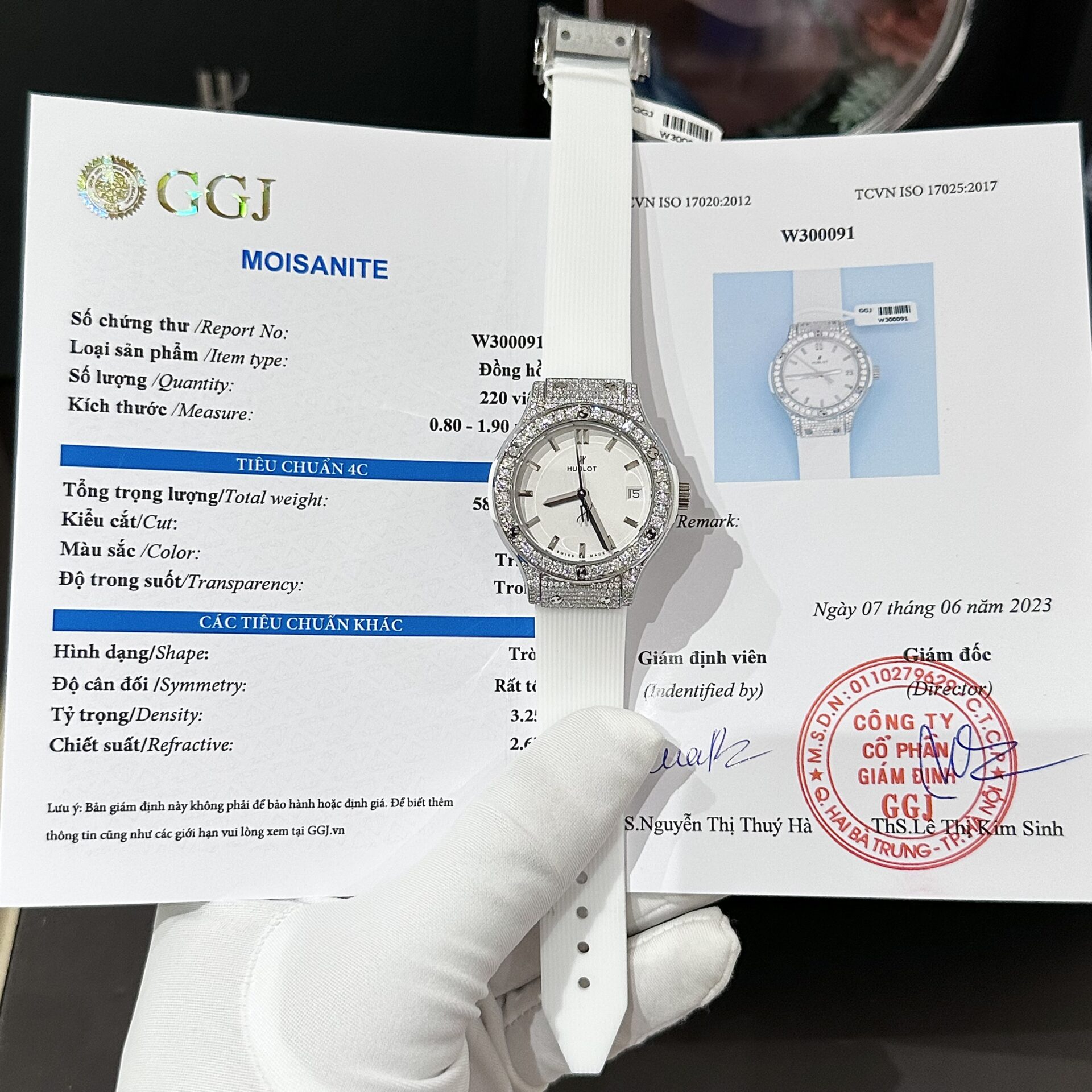 Hublot Classic Fusion Women s Best Replica Watch White Moissanite Diamond 33mm