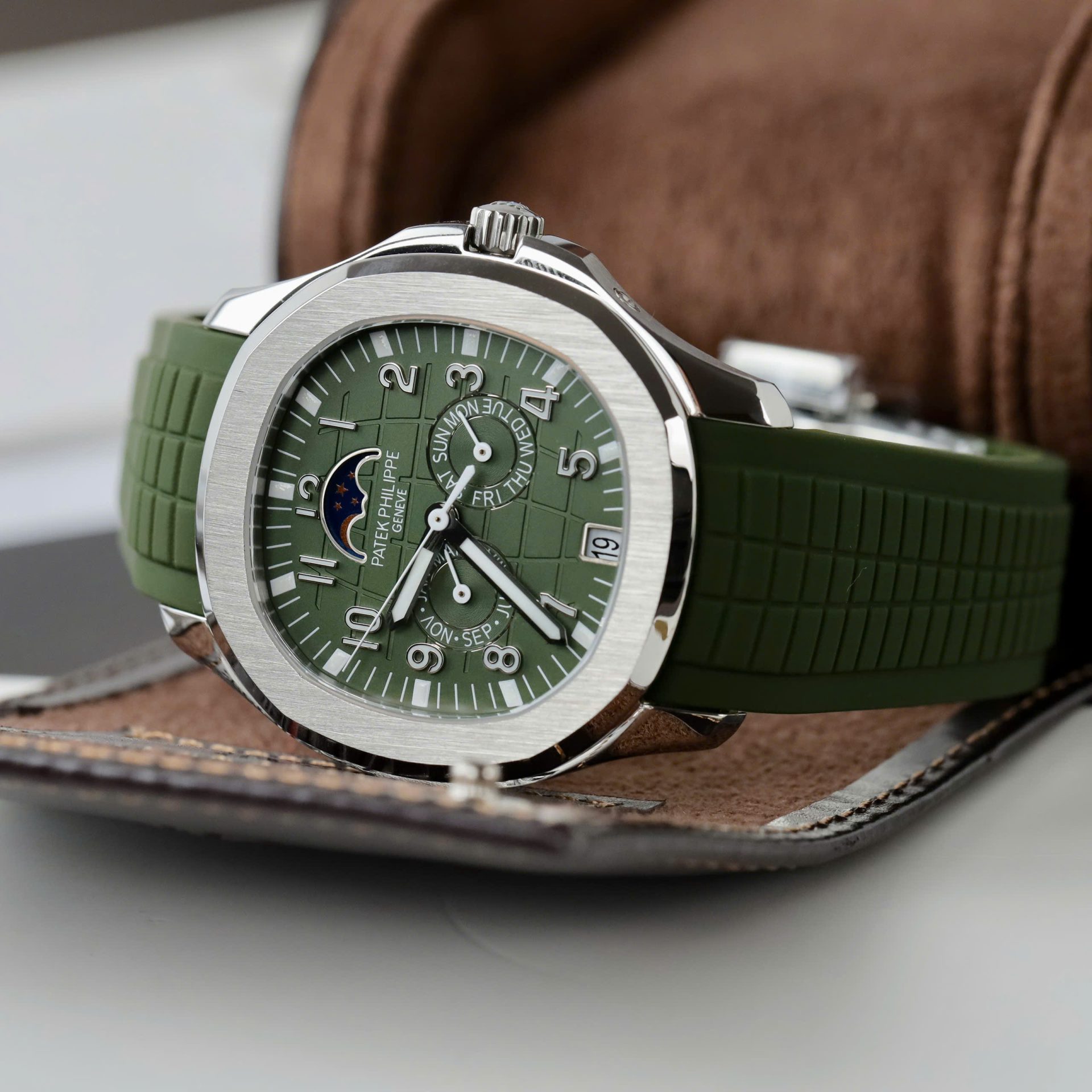 Patek Philippe Best Replica Watch Aquanaut 5261G Automatic Swiss Movement Green Dial 40mm