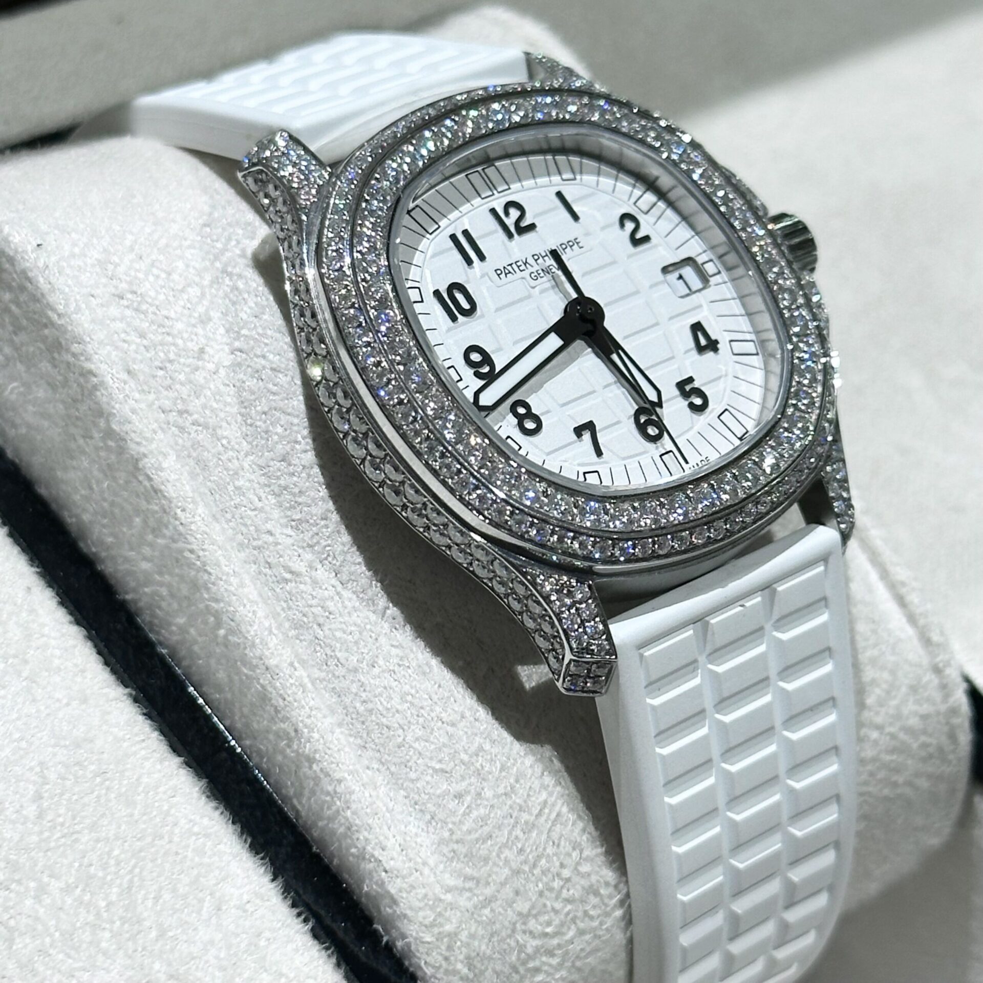 Patek Philippe Replica 11 Watch Aquanaut 5069G With Moissanite Diamond 35.6mm