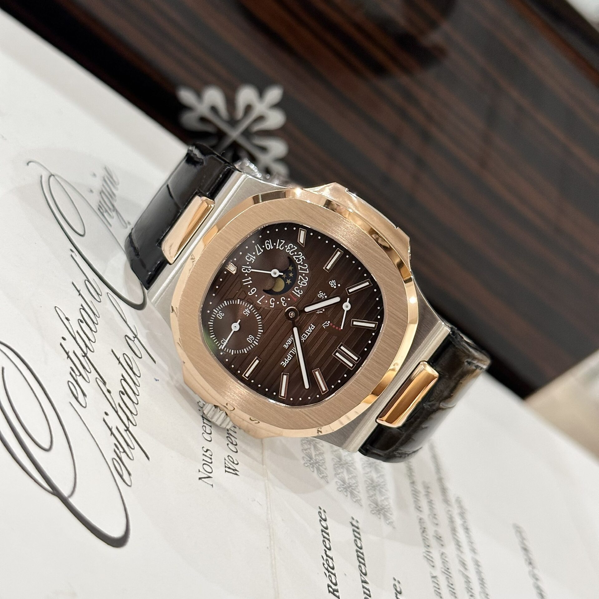 Patek Philippe Replica Watch Nautilus 5712 Demi Rose Gold Chocolate GRF 40mm