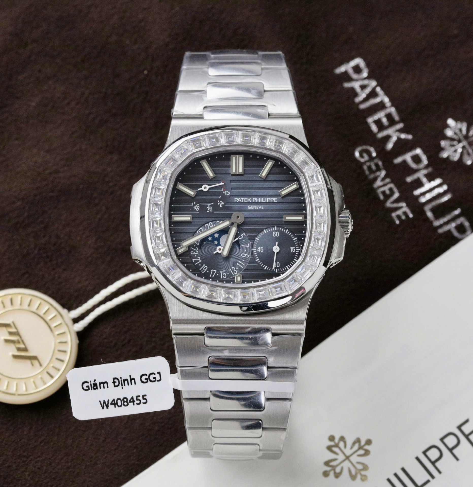 Patek Philippe Nautilus 5724G Refined Dial Replica Watch Custom Diamonds Moissanite Baguette 40mm