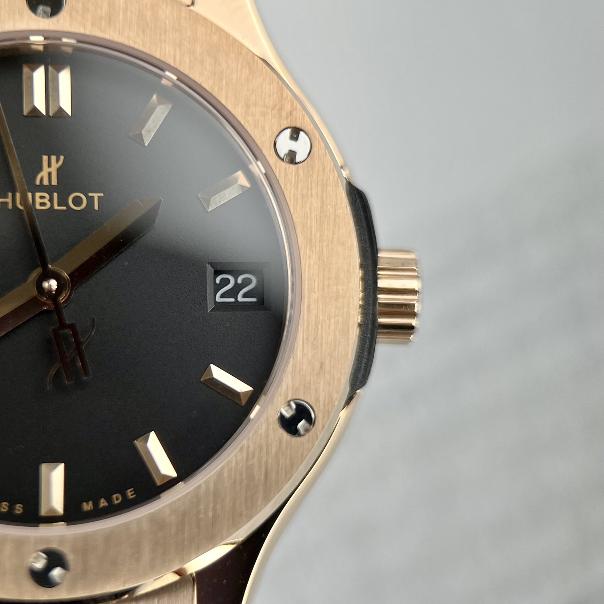 Hublot Replica Watch Classic Fusion King Gold Women s Black Swiss Movement 33mm