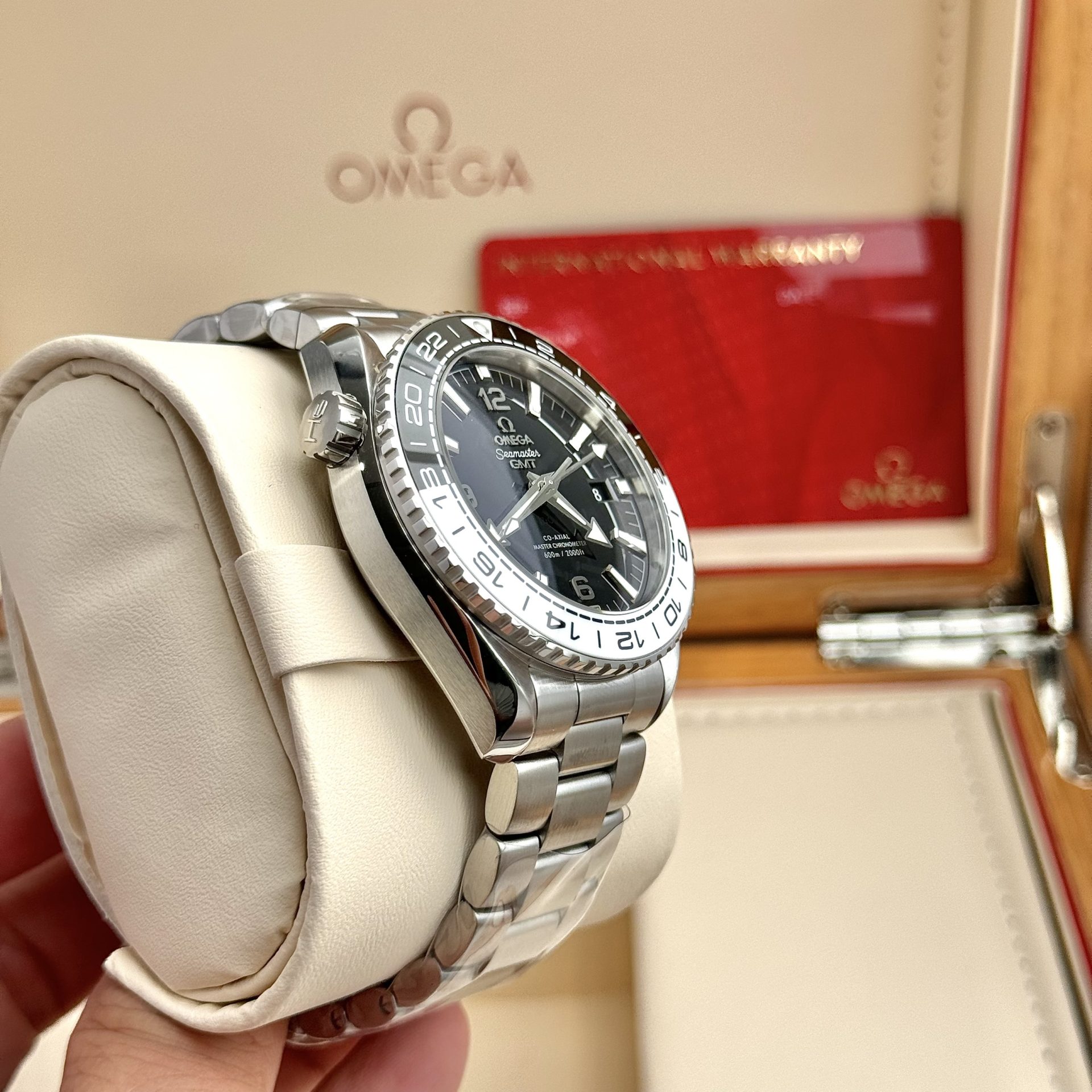 Omega Replica 1:1 Watch Seamaster Planet Ocean GMT Black Dial 43.5mm