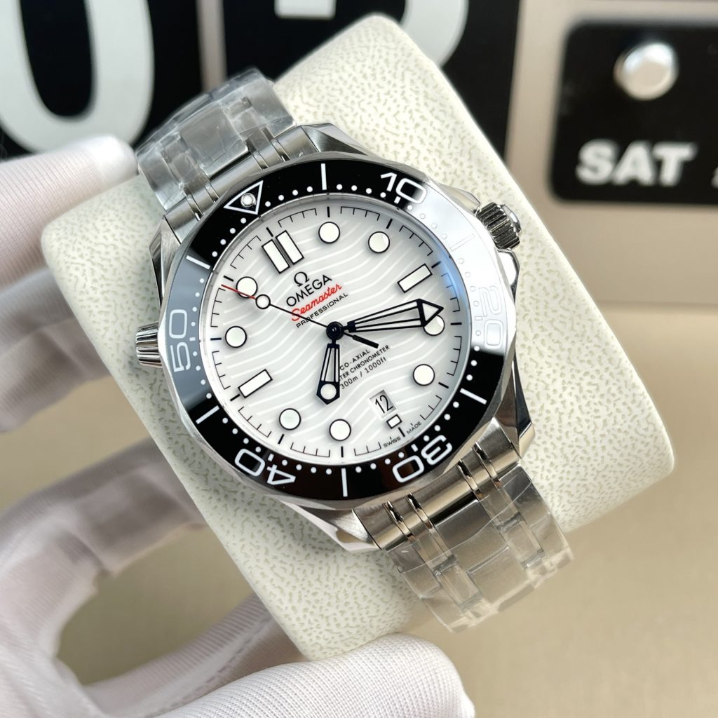Omega Replica 11 Watch Seamaster White Dial Metal Strap Factory VS 42mm