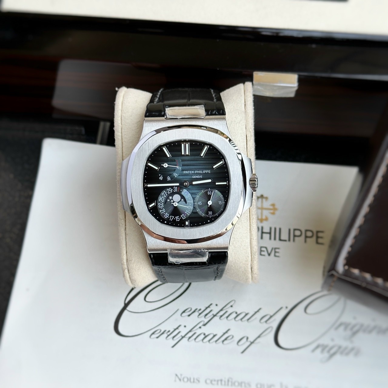 Patek Philippe Replica 11 Watch Nautilus 5712 Leather Strap Blue Black Dial GR Factory 40mm