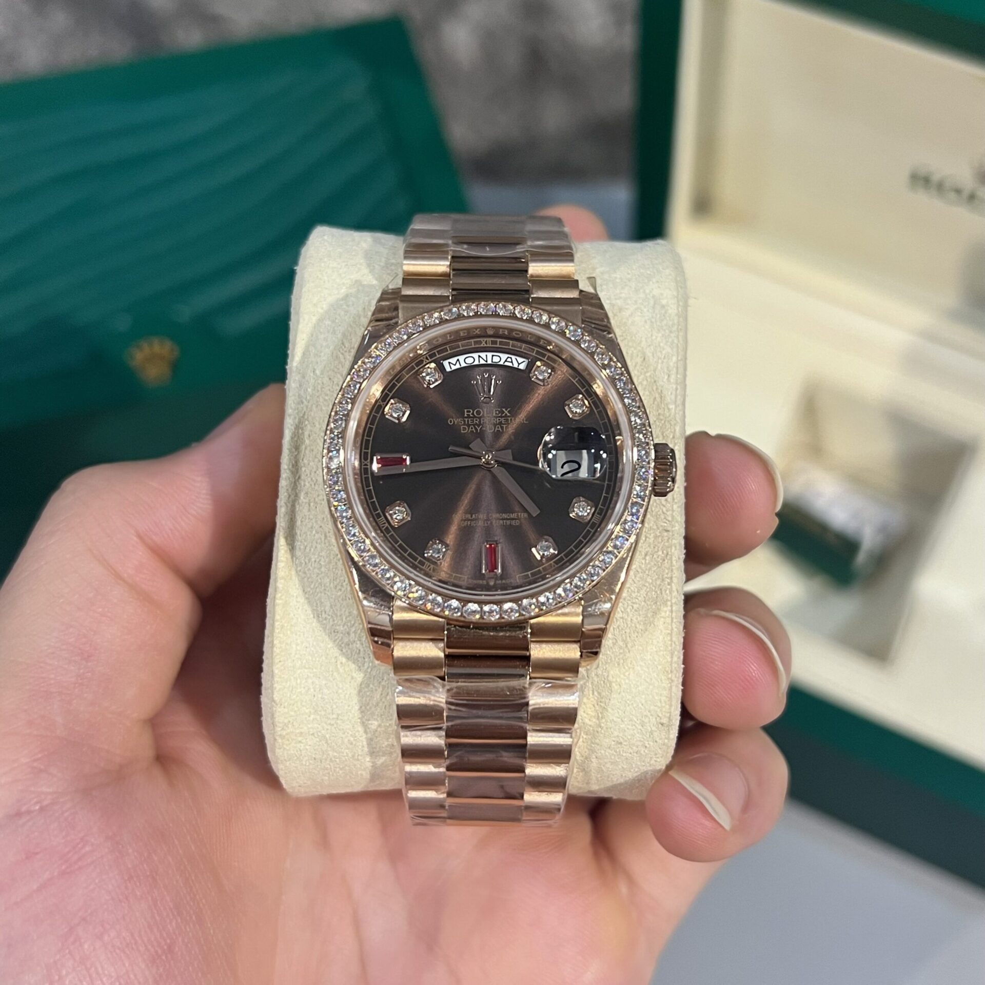 Rolex Replica Watch Day-Date Chocolate Dial With Stone Bezel EW Factory 36/40mm