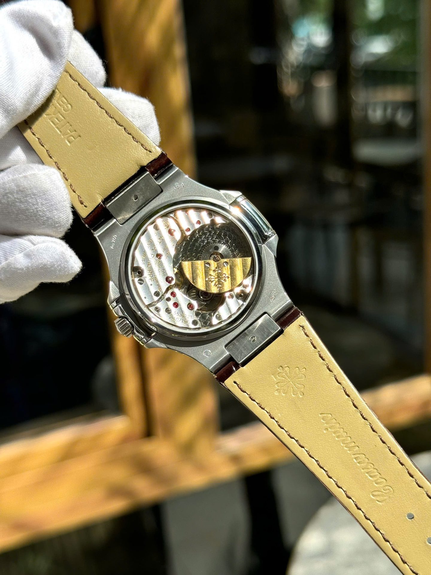 Patek Philippe High End Watch Replicas Nautilus 5740G Diamond   Green Dial Best Quality 40mm