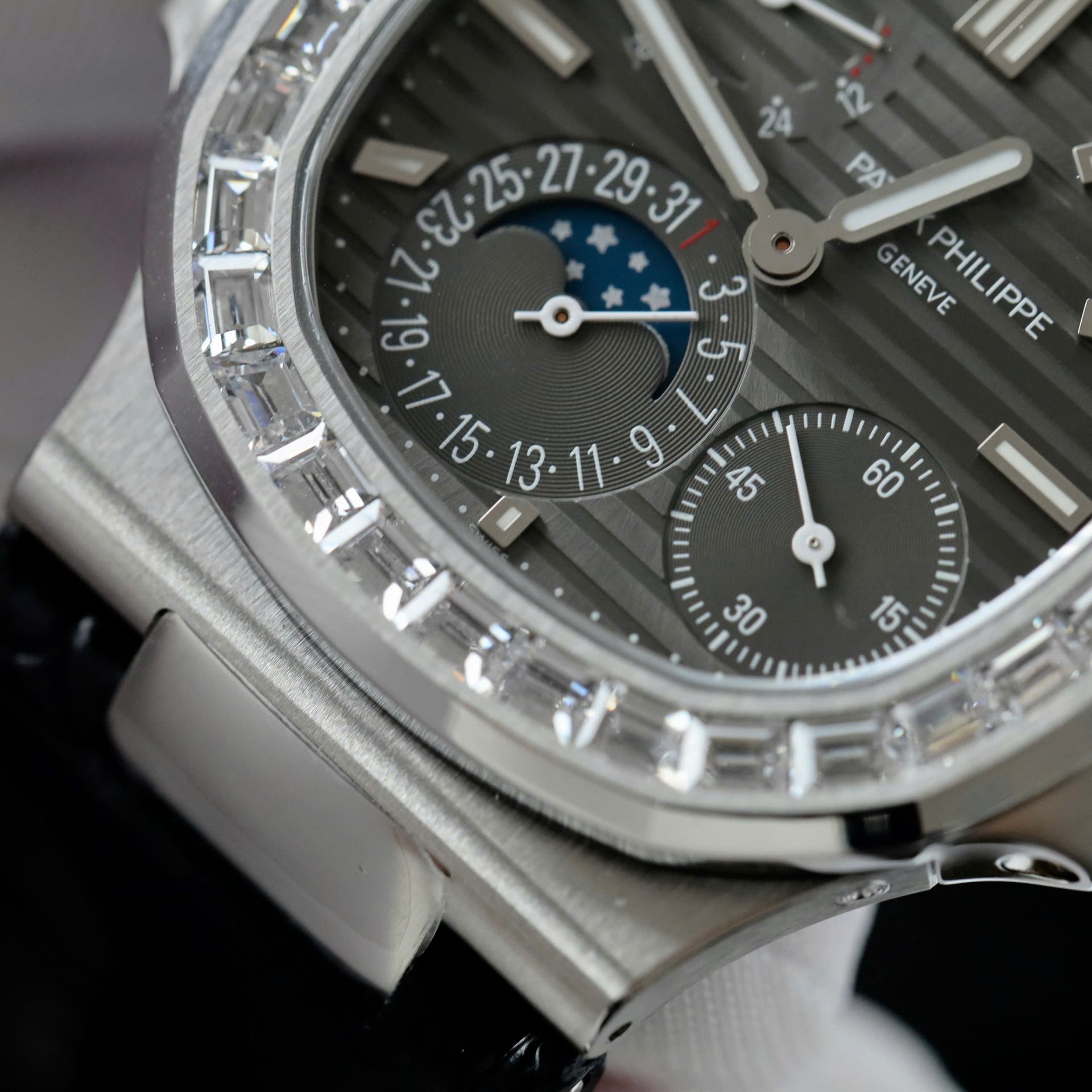 Patek Philippe Nautilus 5724R Replica Watches Gray Dial Full Function PPF FActory 40mm