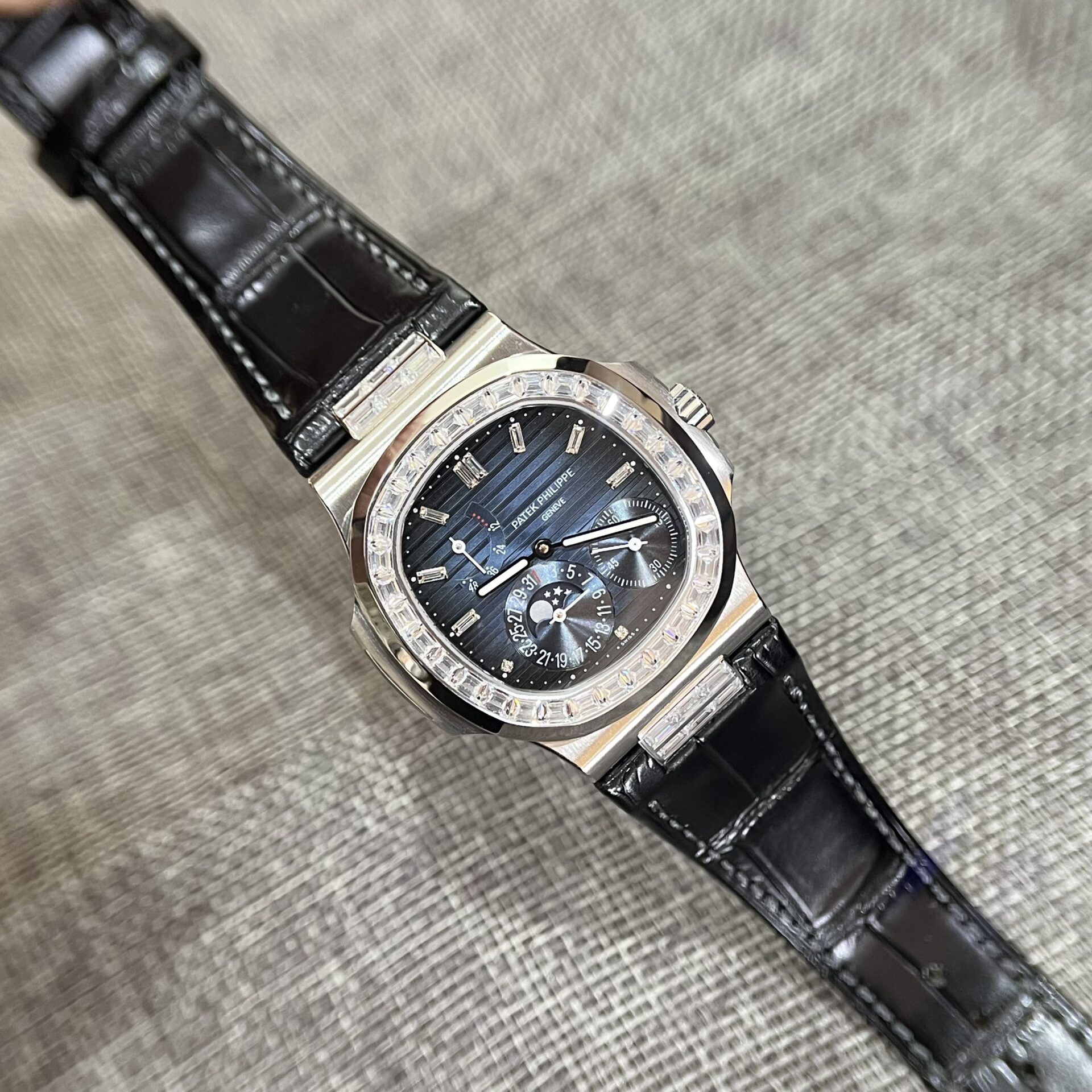 Patek Philippe Nautilus 5724G Replica 1:1 Watch Blue Dial GF Factory 40mm