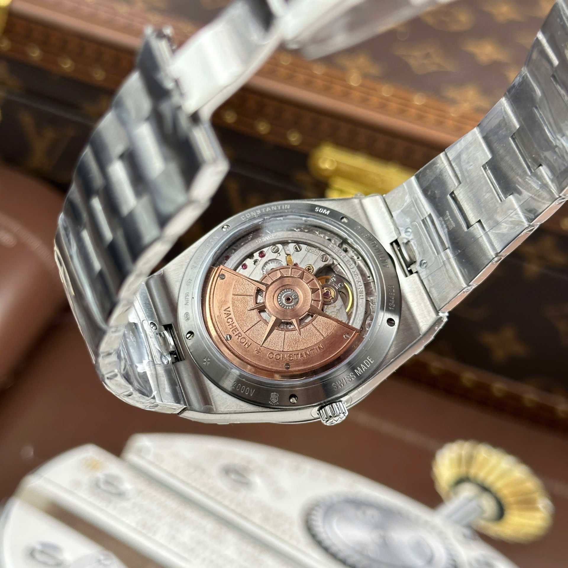 Vacheron Constantin Overseas Ultra-Thin 2000V Knock Off Watches White Dial Metal Wire 8F Factory 40mm