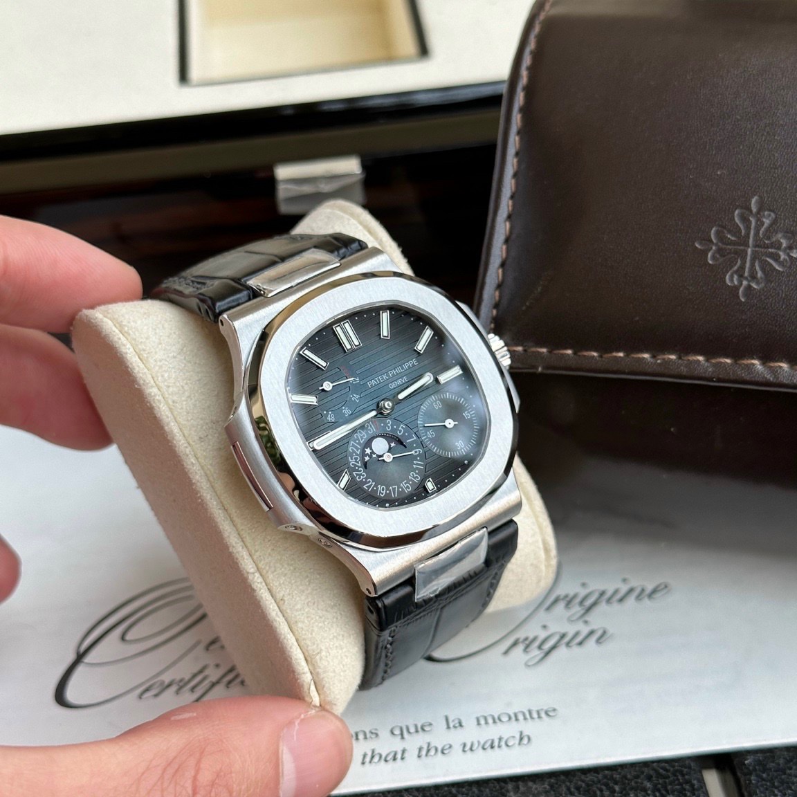 Patek Philippe Replica 11 Watch Nautilus 5712 Leather Strap Blue Black Dial GR Factory 40mm