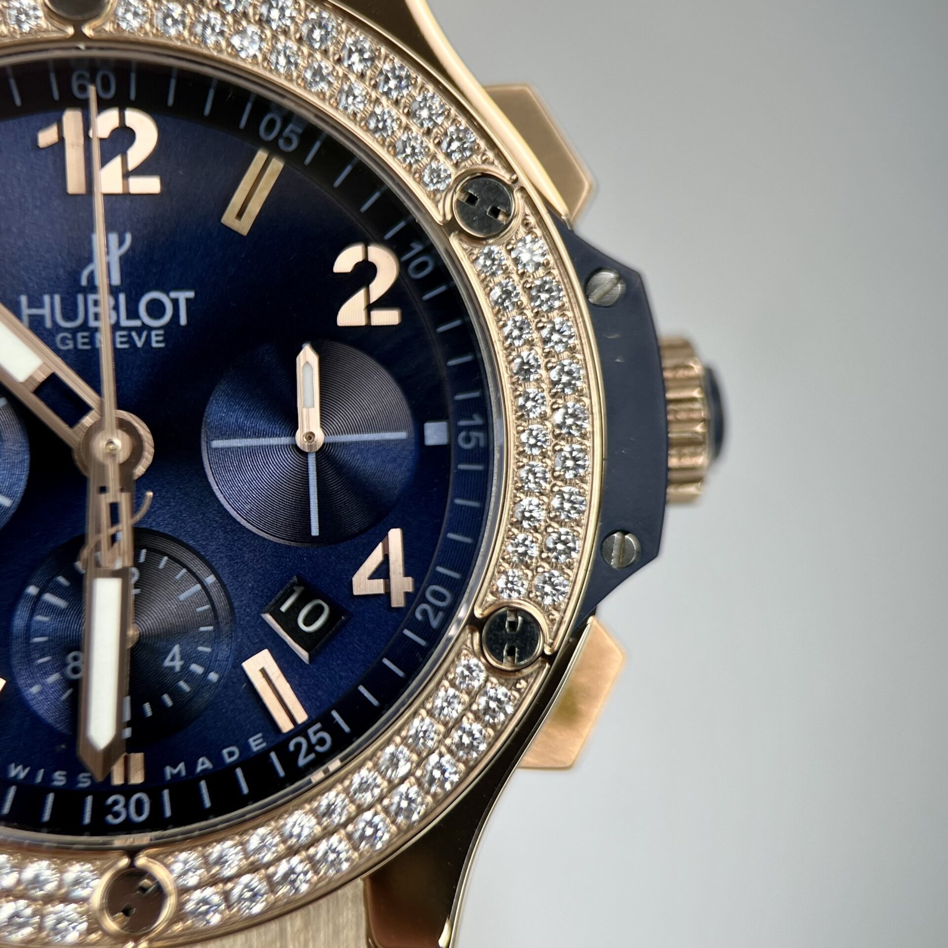 Hublot Replica 1:1 Watch Big Bang Chronograph Blue With Moissanite Bezel 44mm