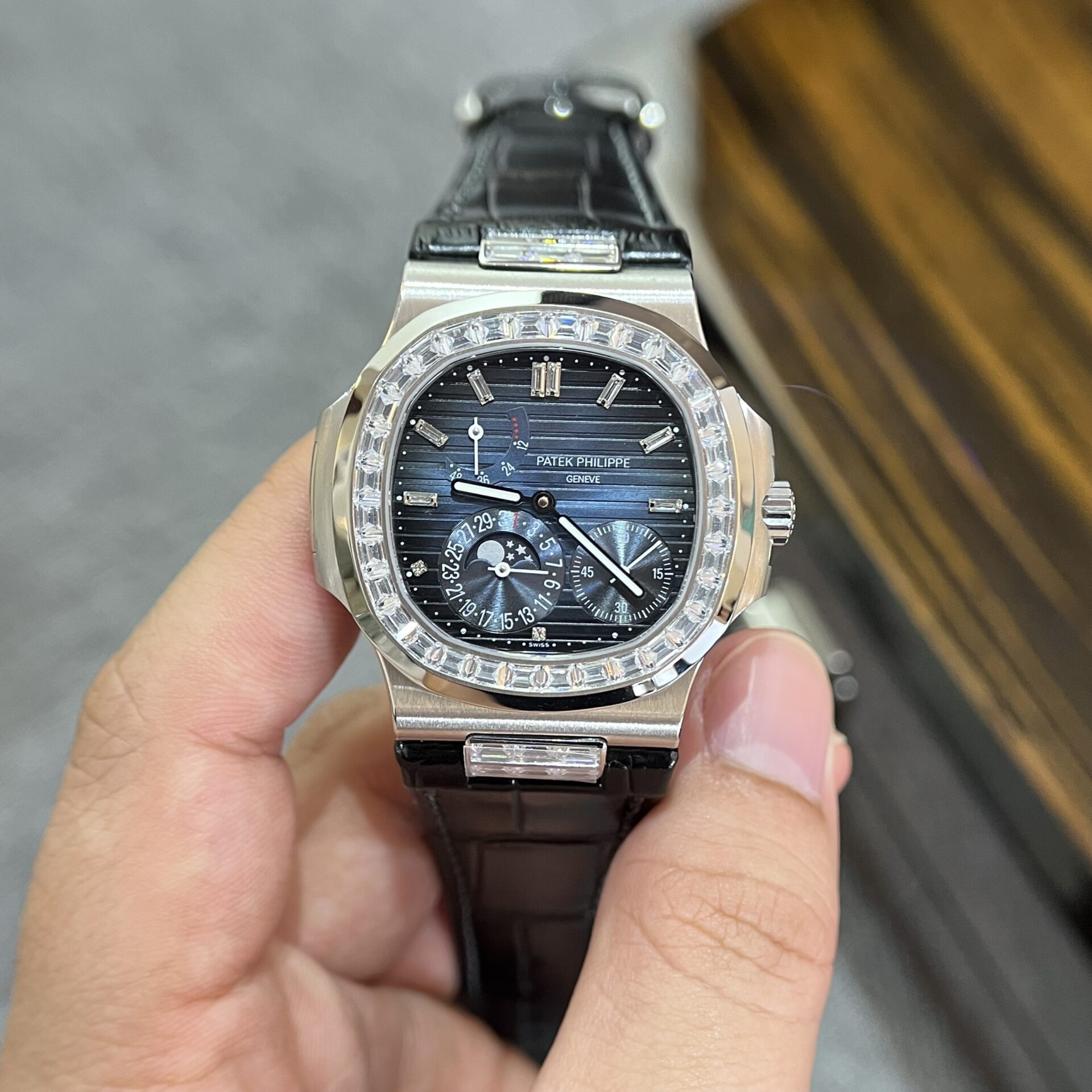 Patek Philippe Nautilus 5724G Replica 1:1 Watch Blue Dial GF Factory 40mm