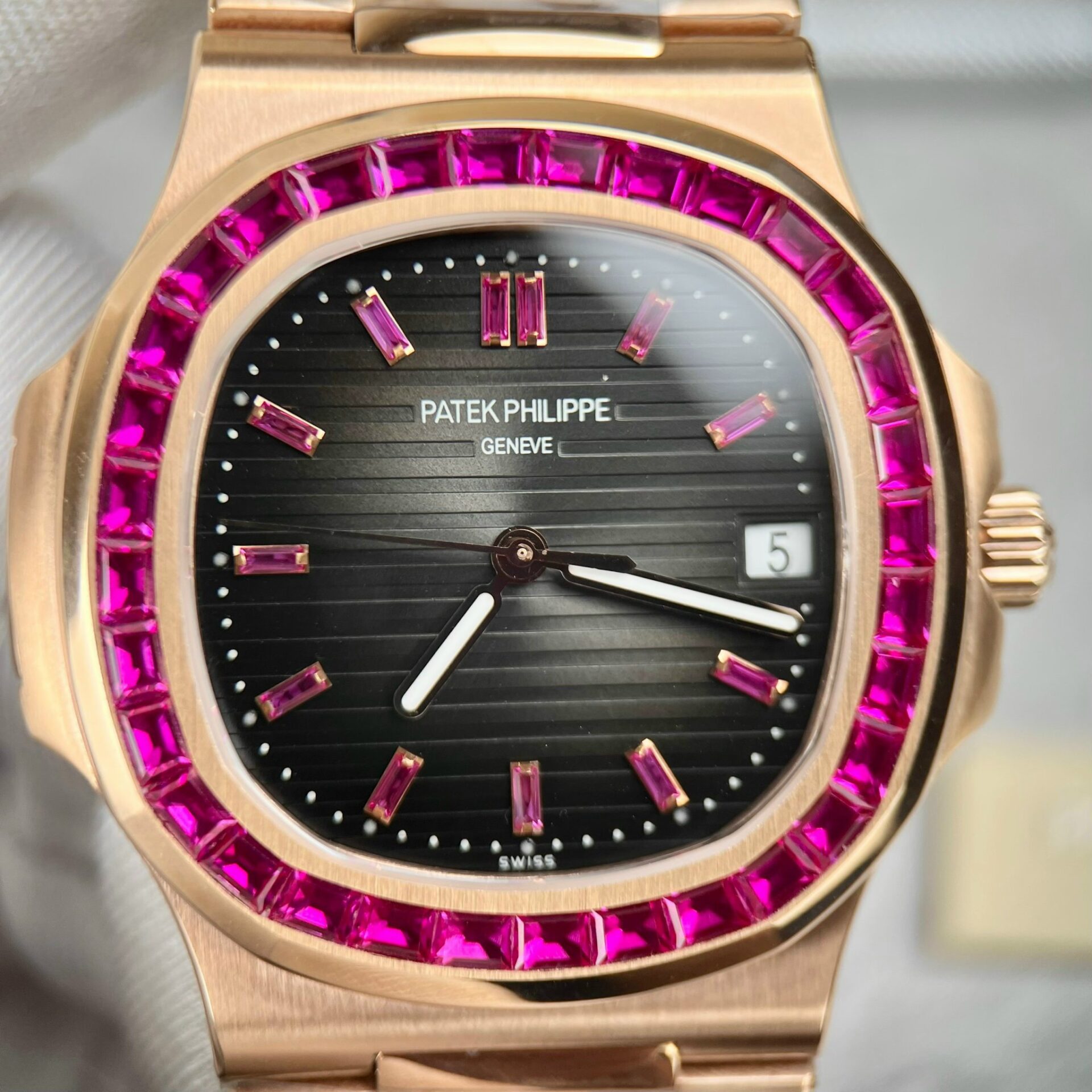 Patek Philippe Nautilus 5723 Gray Dial With Red Ruby Replica 1:1 Watch 40mm