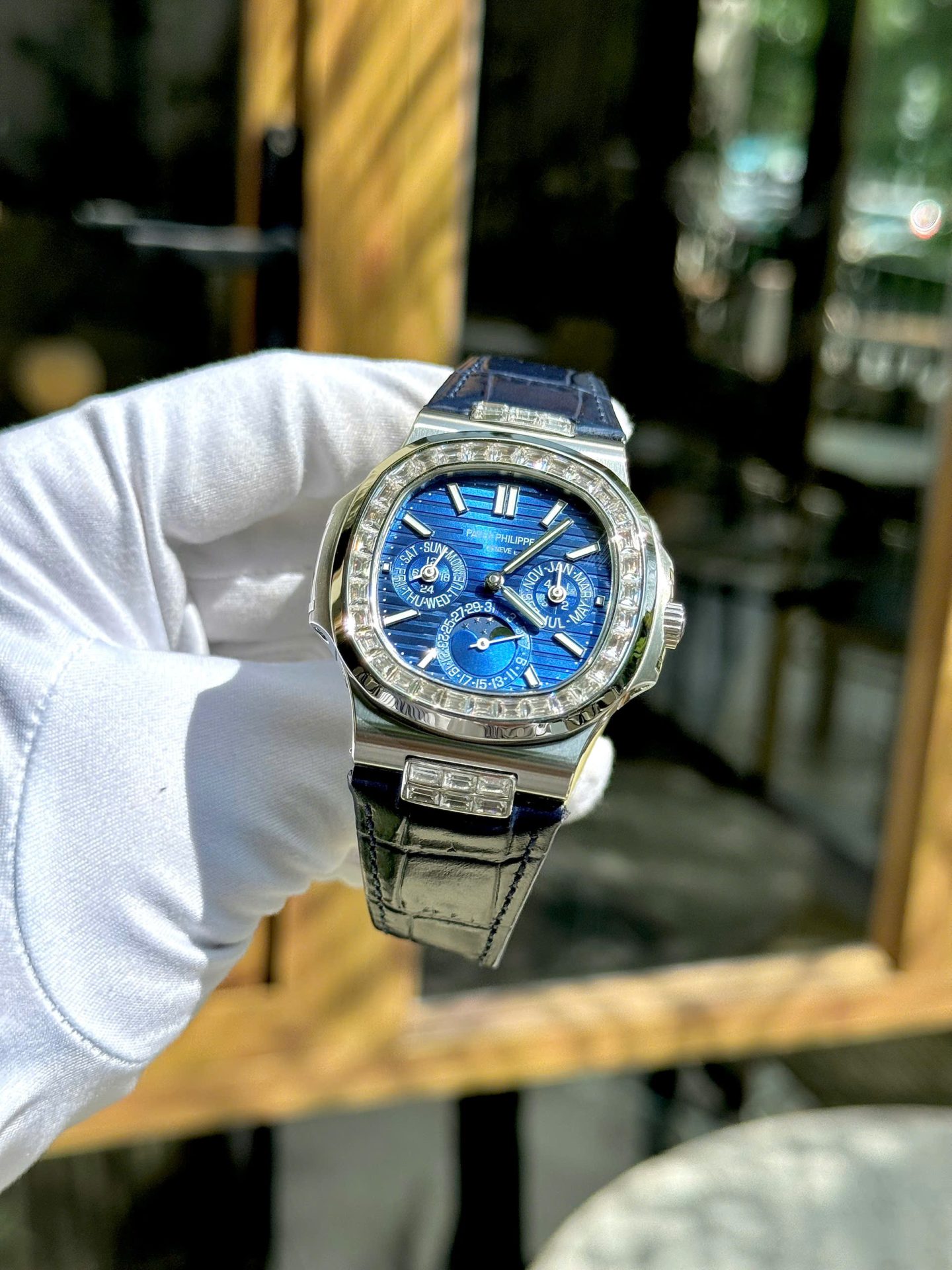 Patek Philippe High End Watch Replicas Nautilus 5740G Diamond   Blue Dial Best Quality 40mm