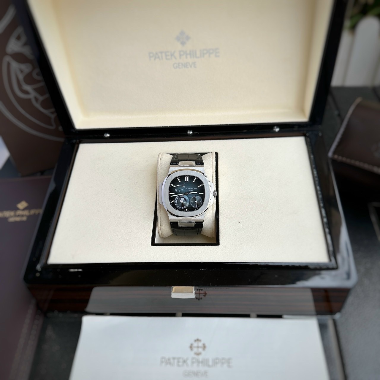 Patek Philippe Replica 11 Watch Nautilus 5712 Leather Strap Blue Black Dial GR Factory 40mm