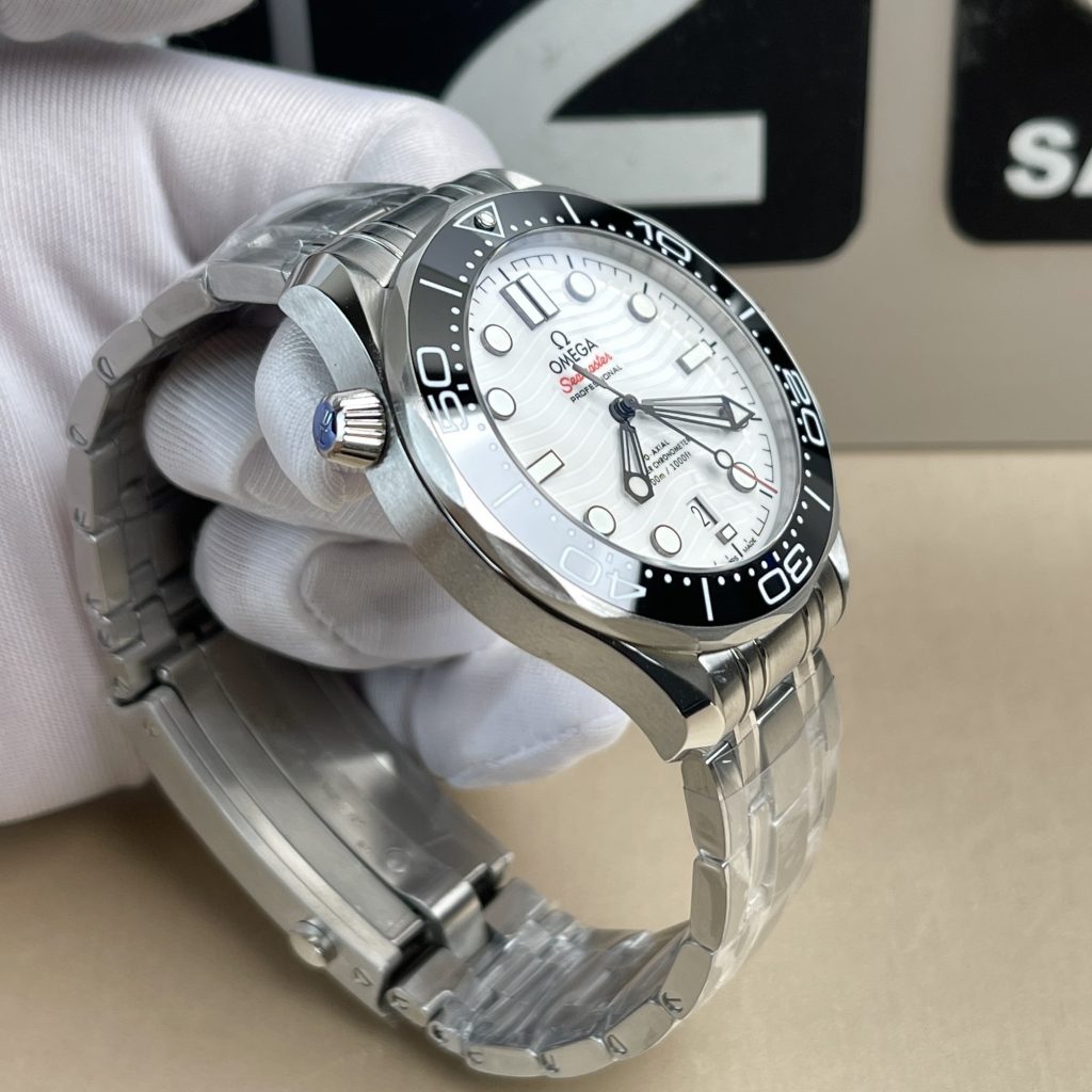 Omega Replica 11 Watch Seamaster White Dial Metal Strap Factory VS 42mm