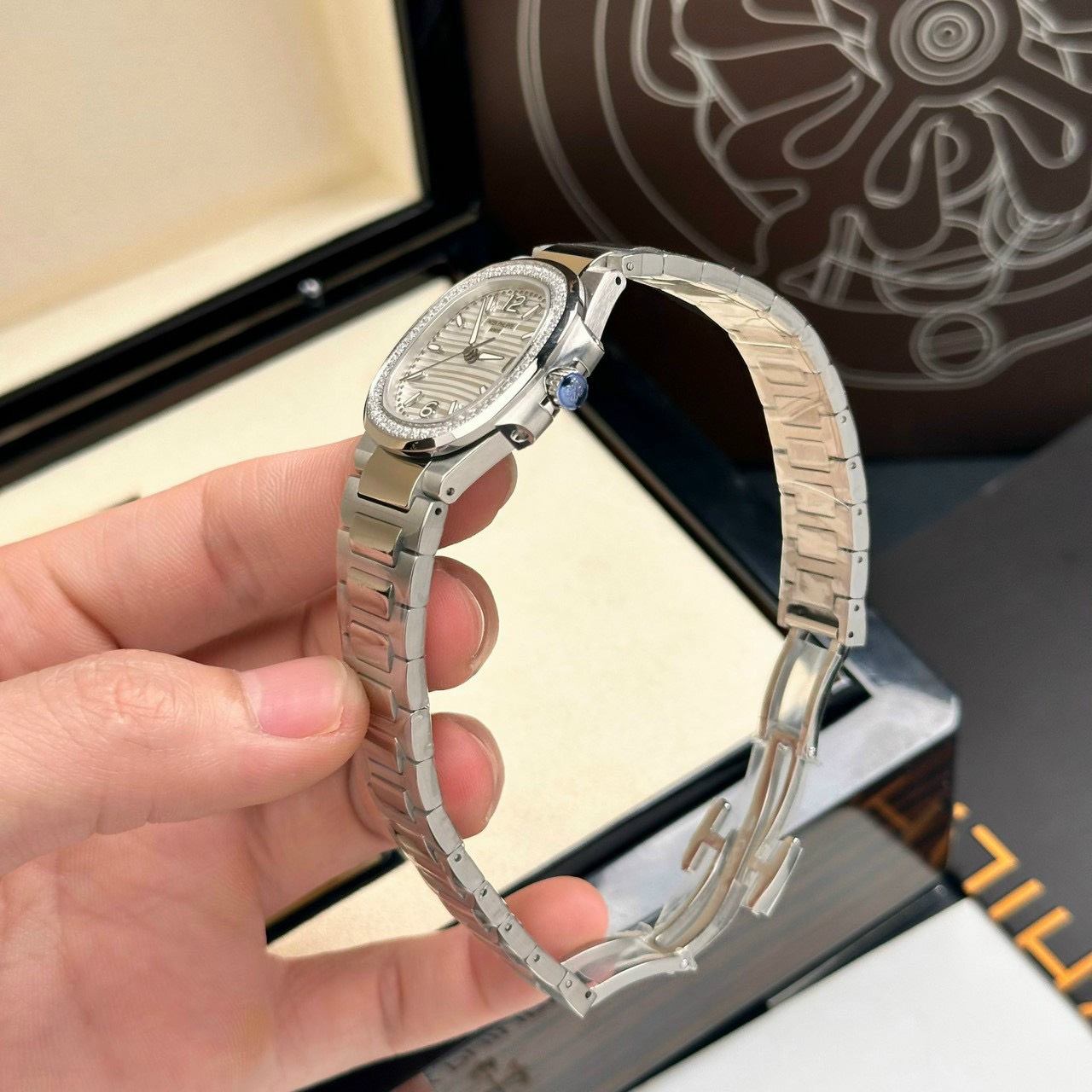 Patek Philippe Replica 1:1 Watch Nautilus 7010 Highest Quality for Women 32mm