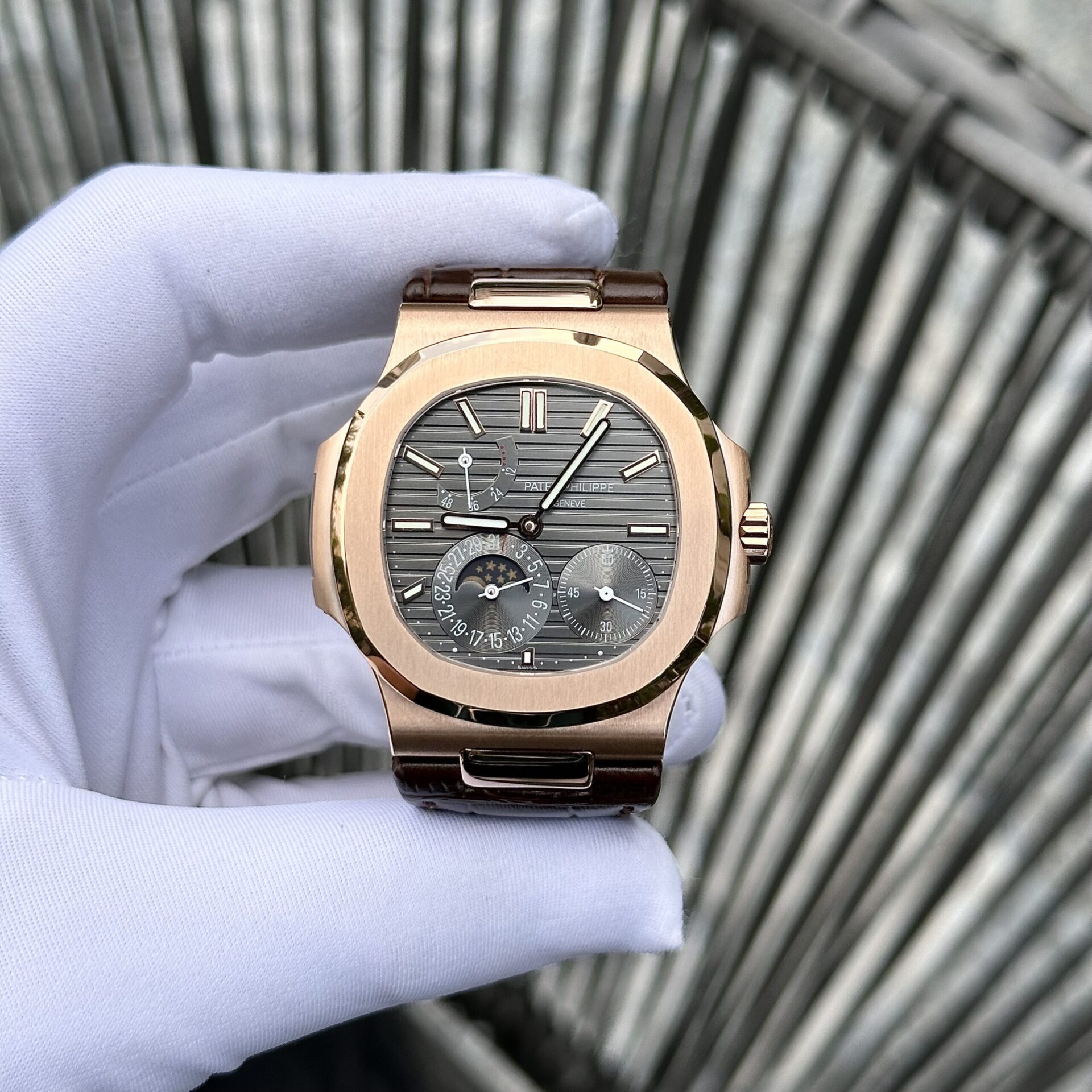 Patek Philippe Nautilus 5712 Rose Gold Replica Watch Leather Strap Factory GR 40mm