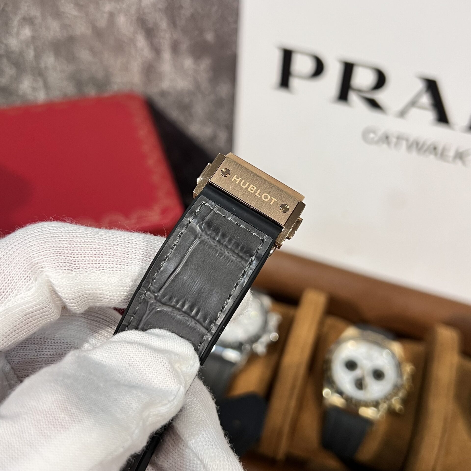 Hublot Replica Watch Classic Fusion King Gold Gray Dial With Moissanite Bezel 42mm