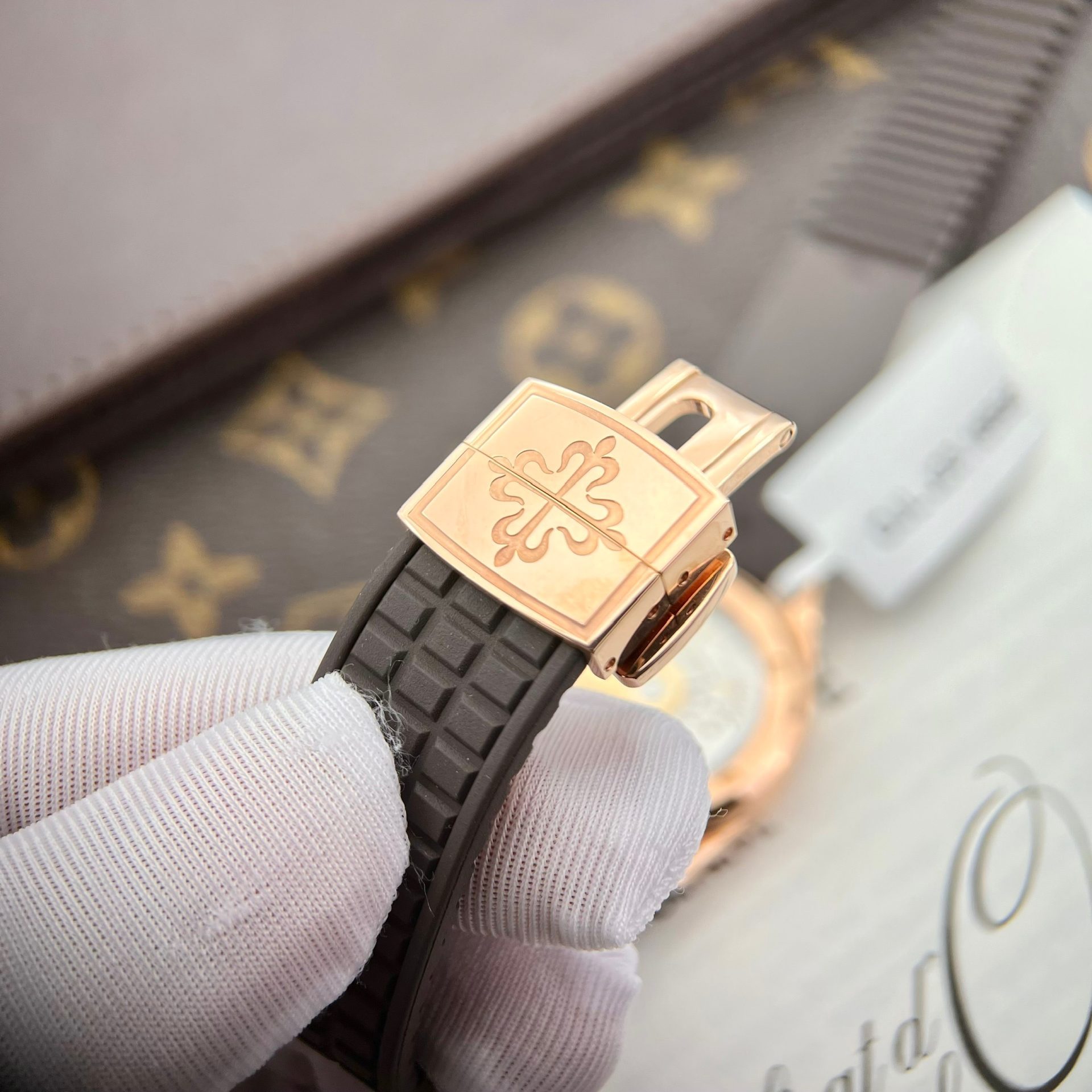 Patek Philippe Replica 1:1 Watch Aquanaut 5062 Gold Wrapped Moissanite Diamond 35.6mm