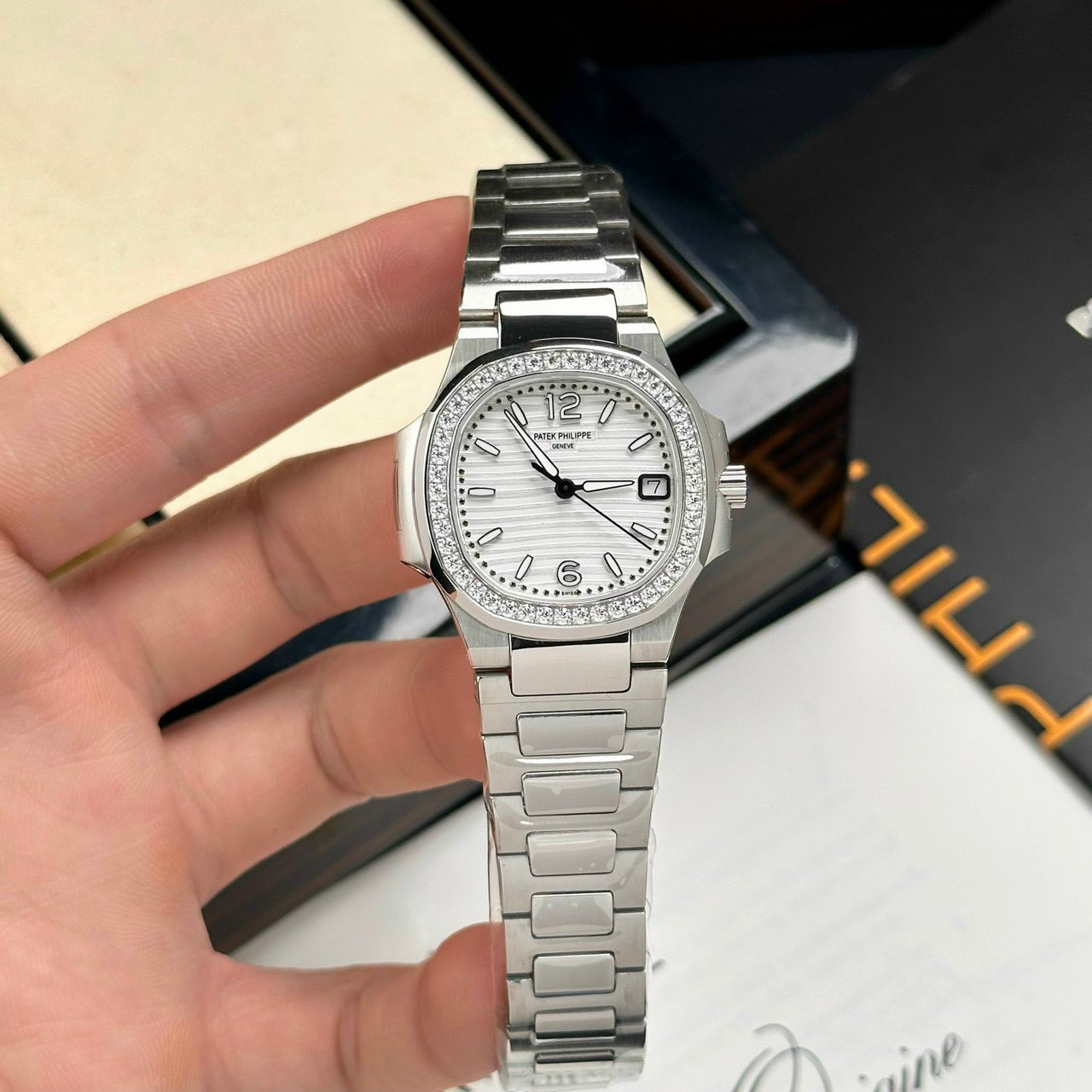 Patek Philippe Replica 1:1 Watch Nautilus 7010 Highest Quality for Women 32mm