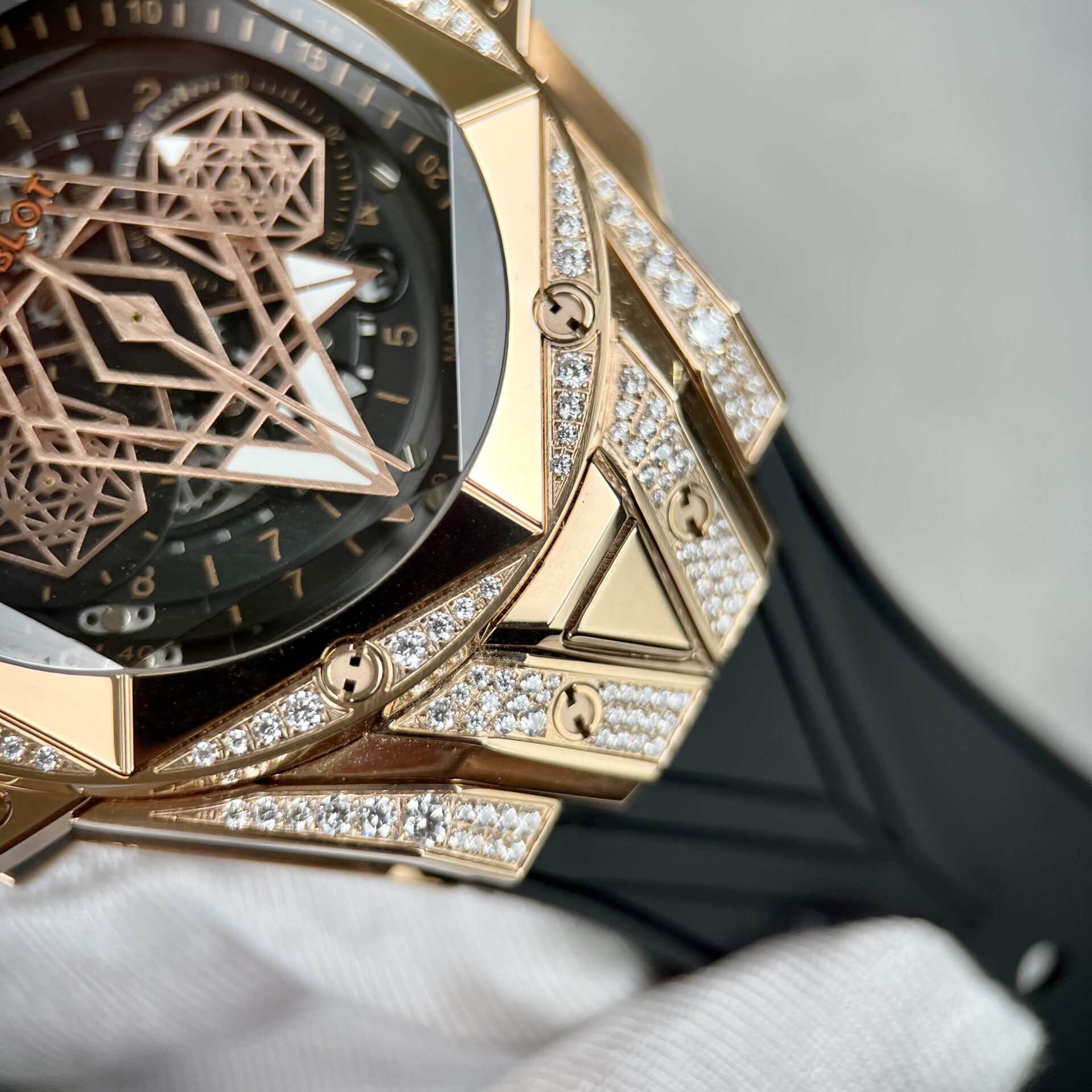 Hublot Replica Watch Big Bang Sang Bleu II King Gold Diamond 45mm