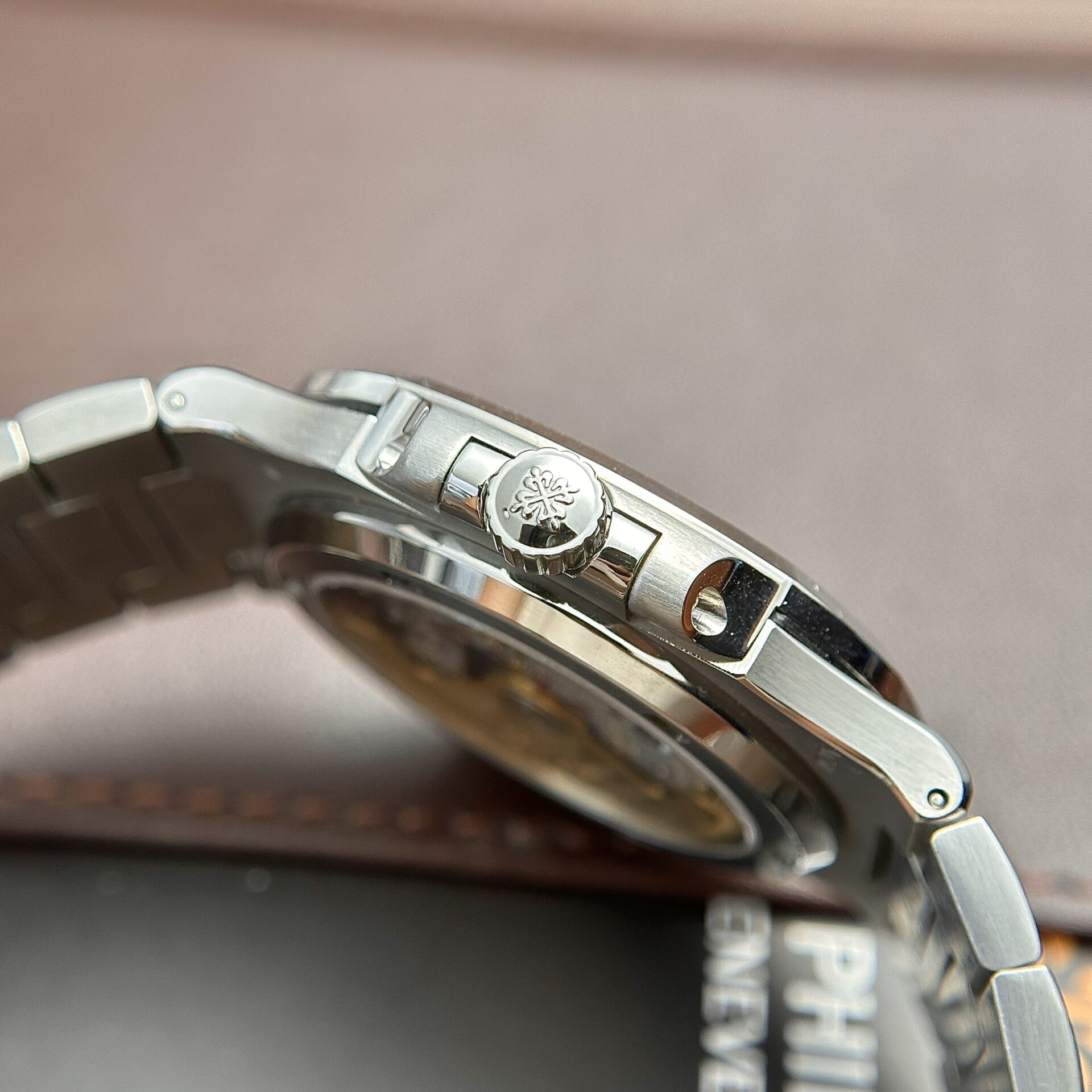 Patek Philippe Replica 1:1 Watch Nautilus 5719 Swiss Movement Full Diamond 40mm