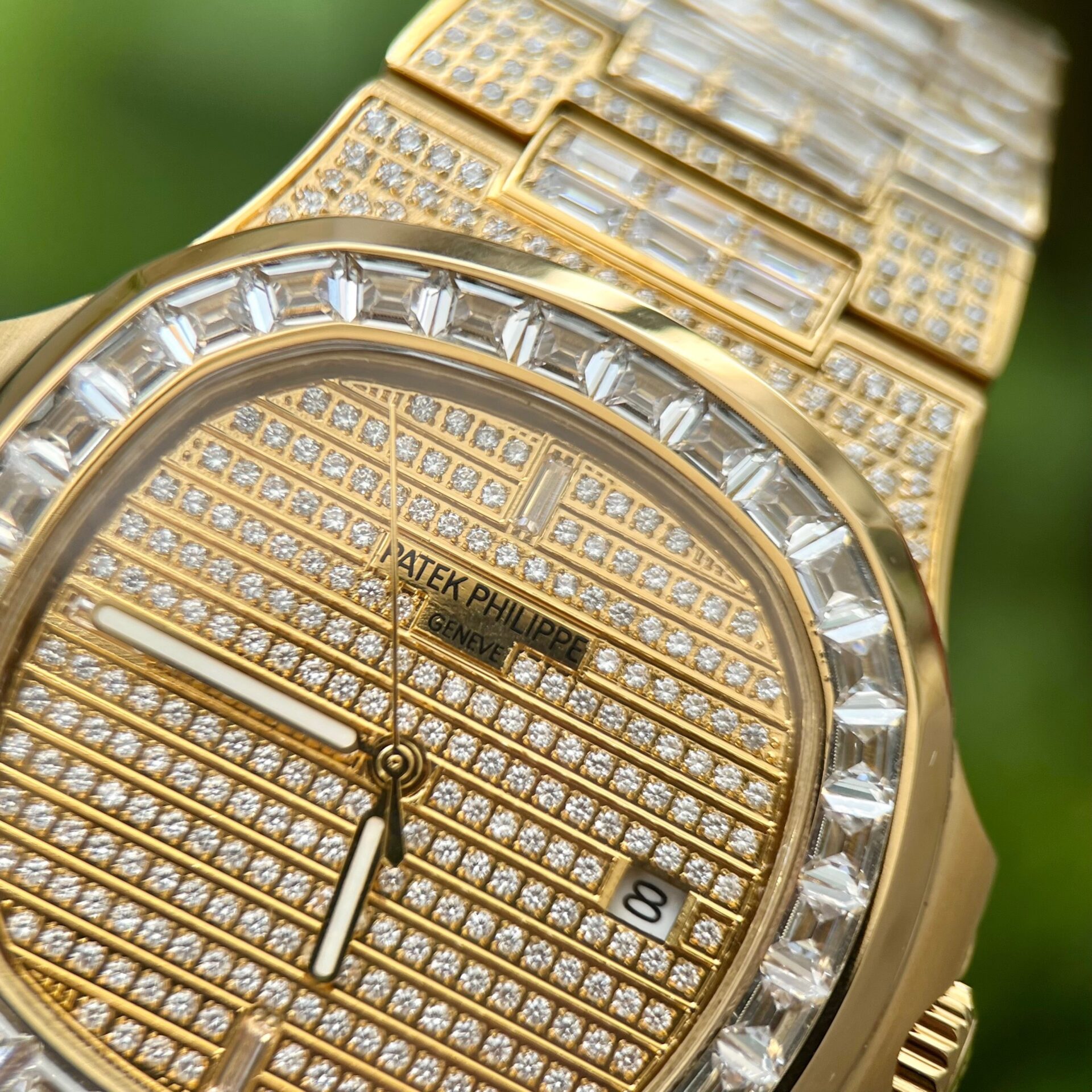 Patek Philippe Nautilus 5719 Replica 1:1 Watch With Full Stone Yellow Gold Plated 3K 40mm