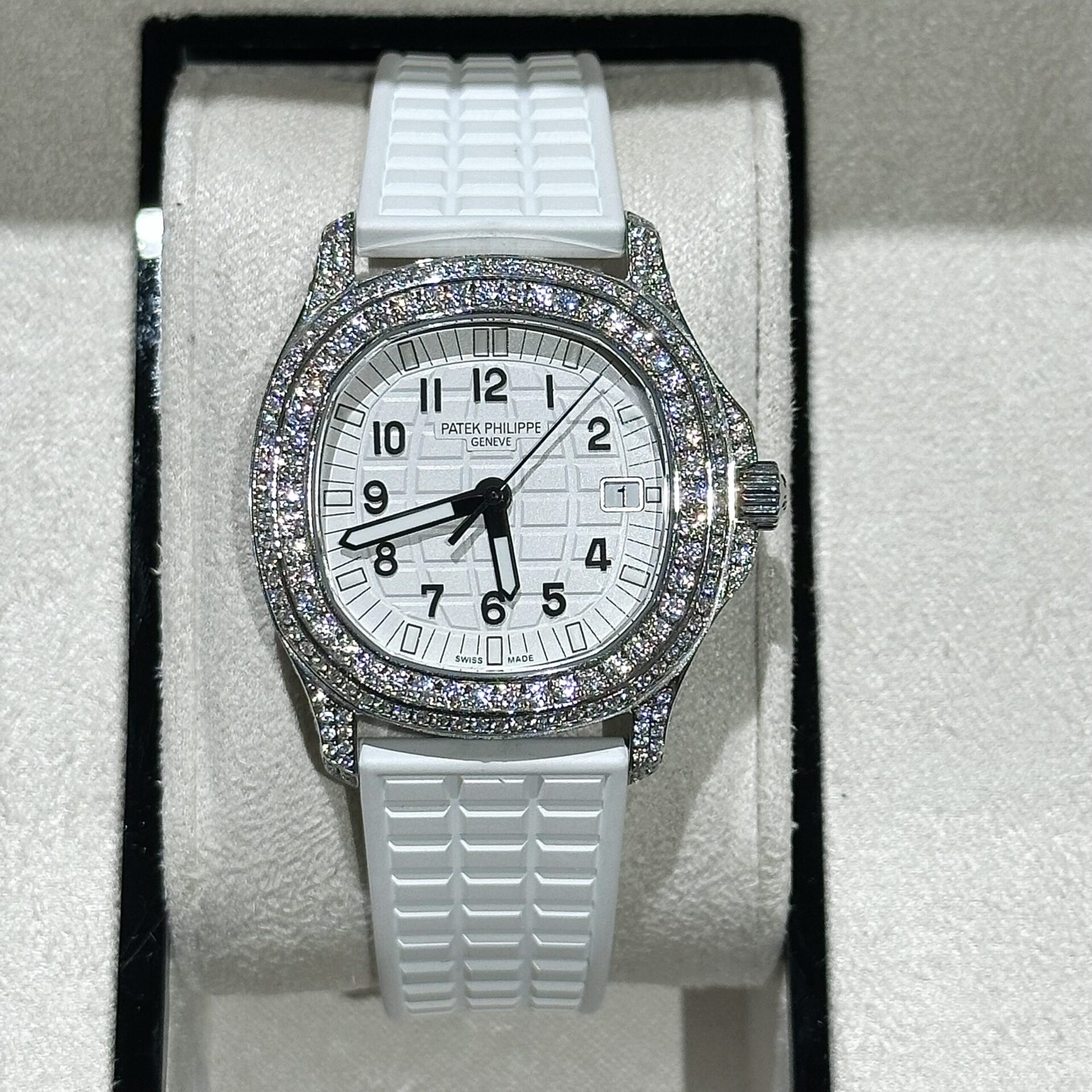 Patek Philippe Replica 11 Watch Aquanaut 5069G With Moissanite Diamond 35.6mm