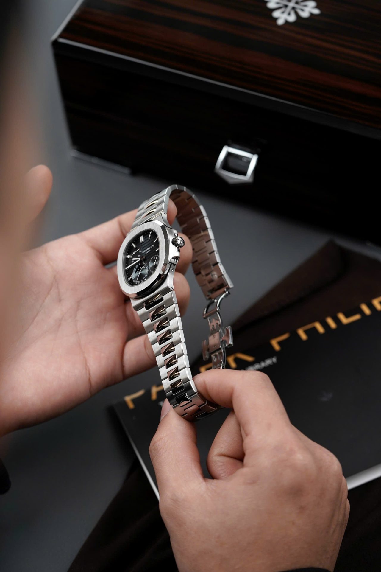 Patek Philippe Best Replica Watches Nautilus 5712 Custom Authentic Details 40mm