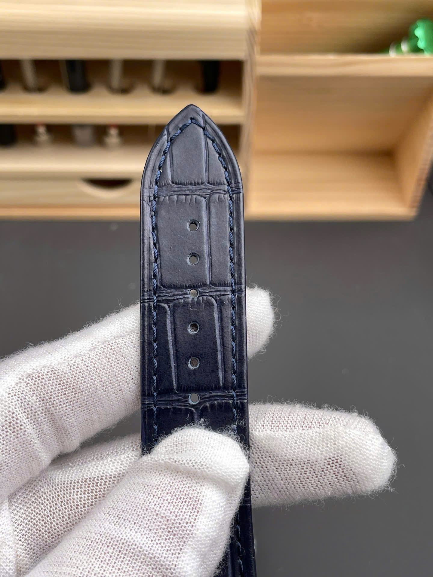 Vacheron Constantin Luxury Replica Watches Overseas 47040 Blue Dial MKS Factory 42mm