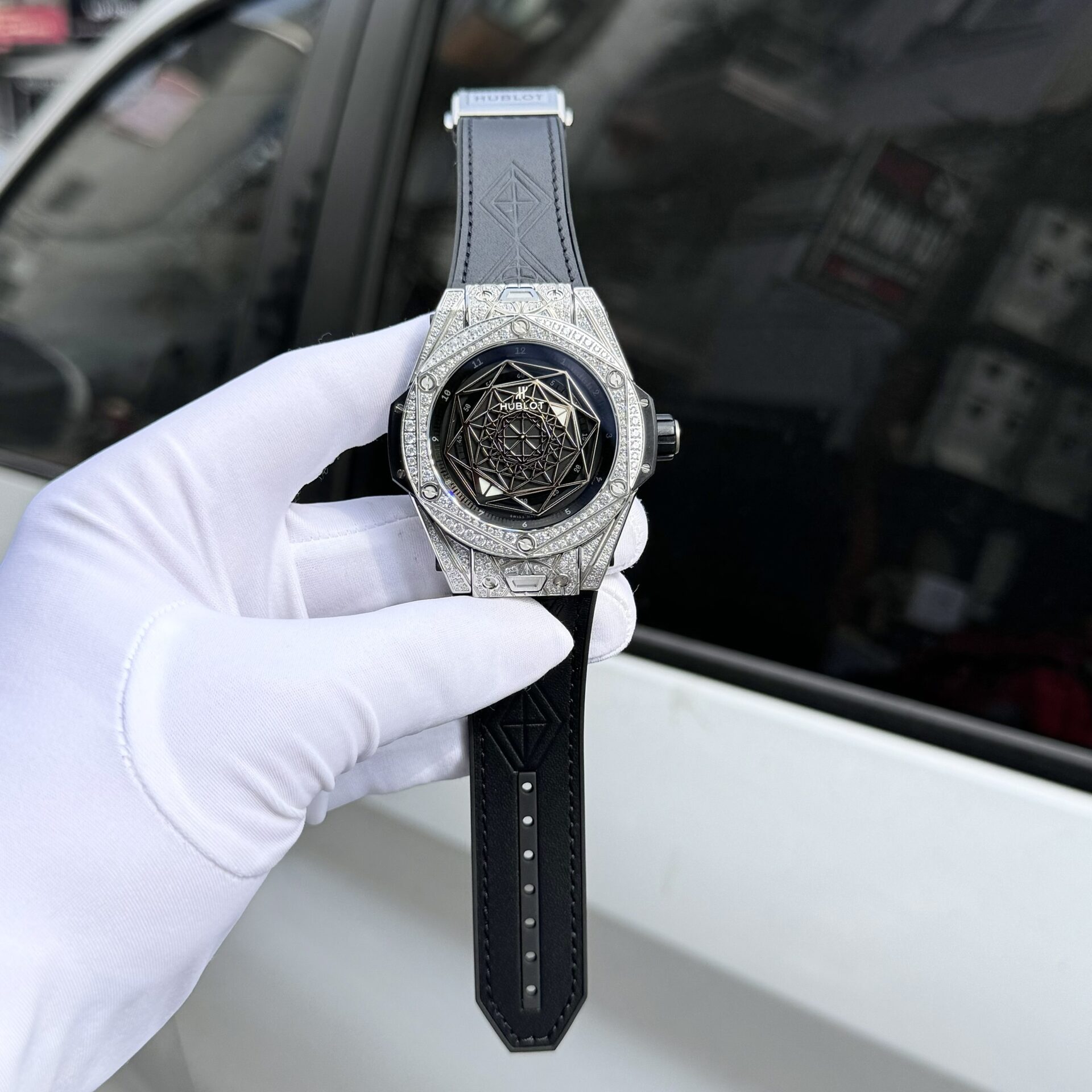 Hublot Replica 1:1 Watch Big Bang Sang Bleu Titanium With Full Stone 44mm