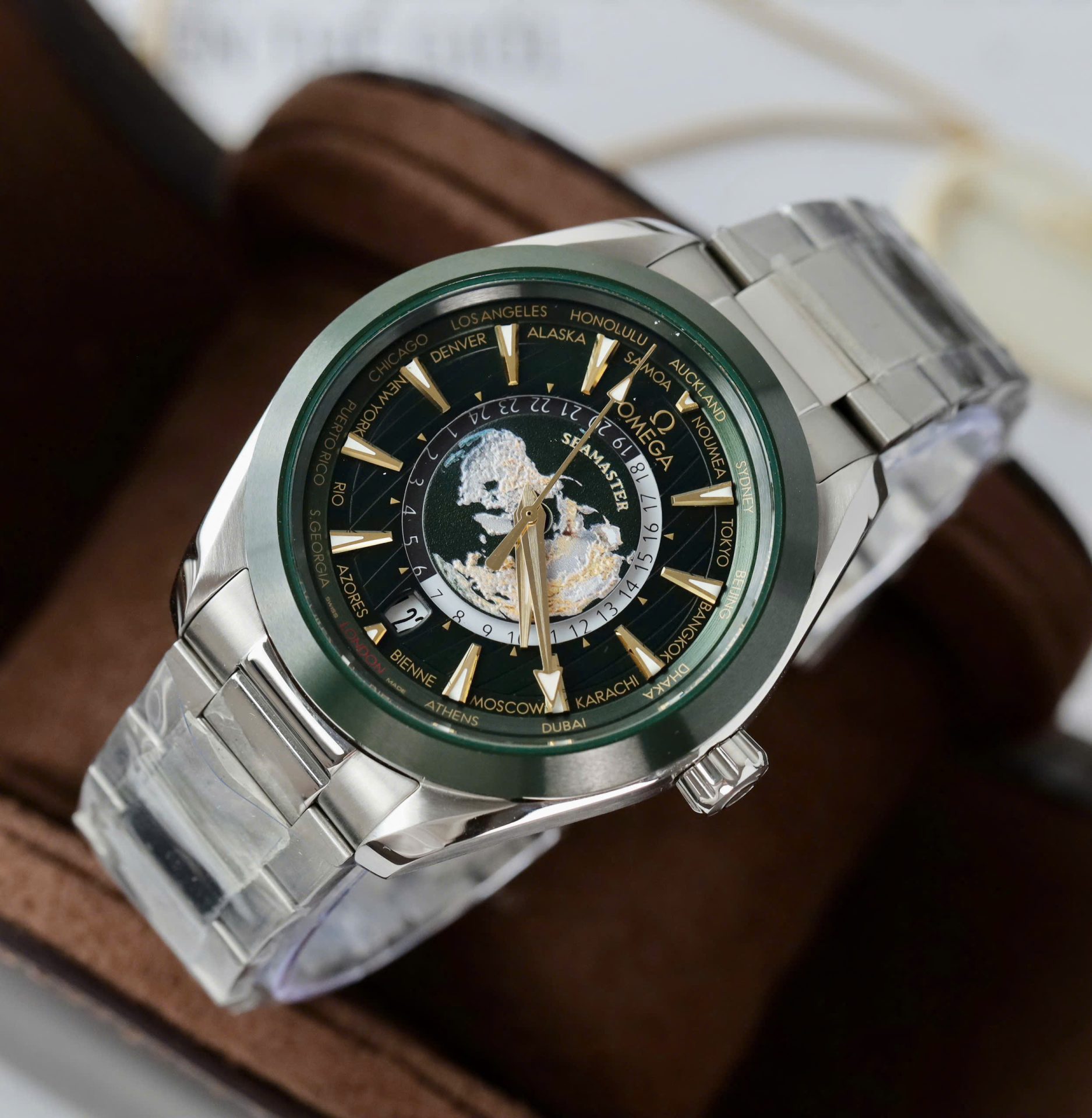 Omega Seamaster Replica Watch Aqua Terra Worldtimer Green Dial 43mm