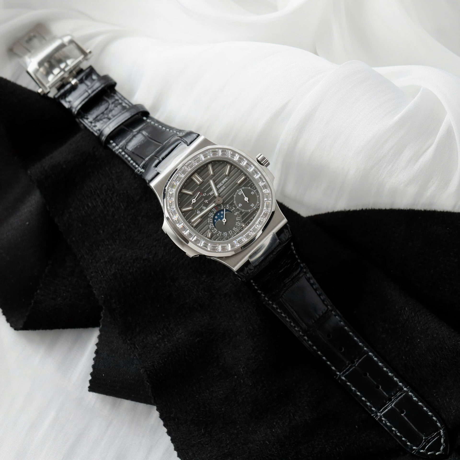 Patek Philippe Nautilus 5724R Replica Watches Gray Dial Full Function PPF FActory 40mm