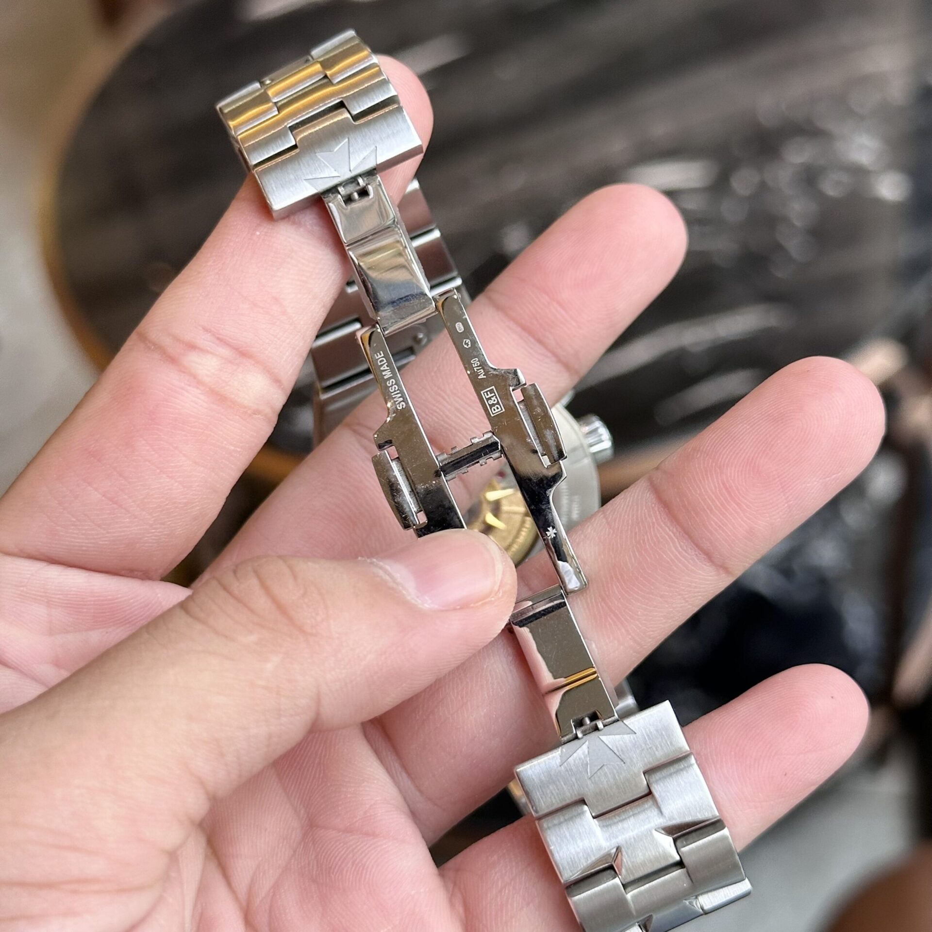 Vacheron Constantin Replica 1:1 Watch Overseas Dual Time 7900V White Dial 41mm