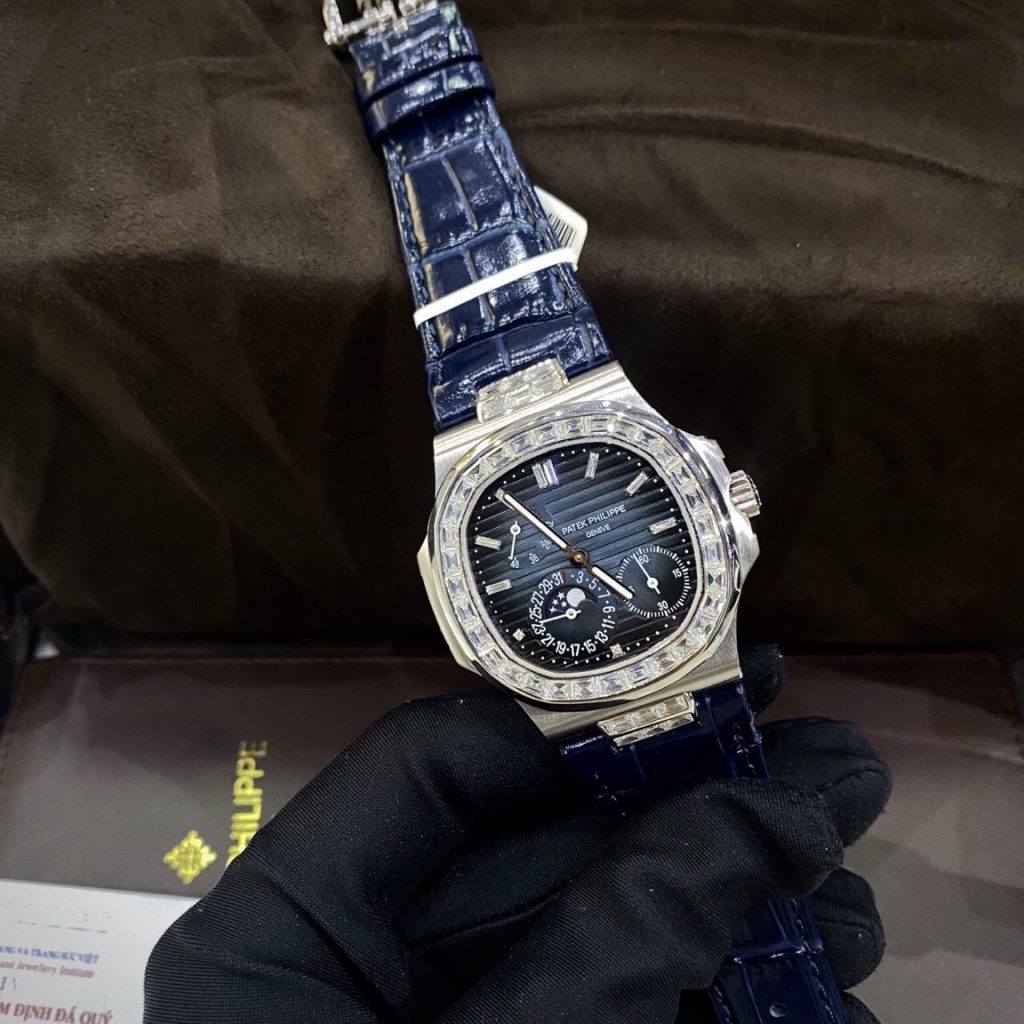 Patek Philippe Rep 11 Watch Nautilus 5724 Moissanite Baguette Blue Dial 40mm
