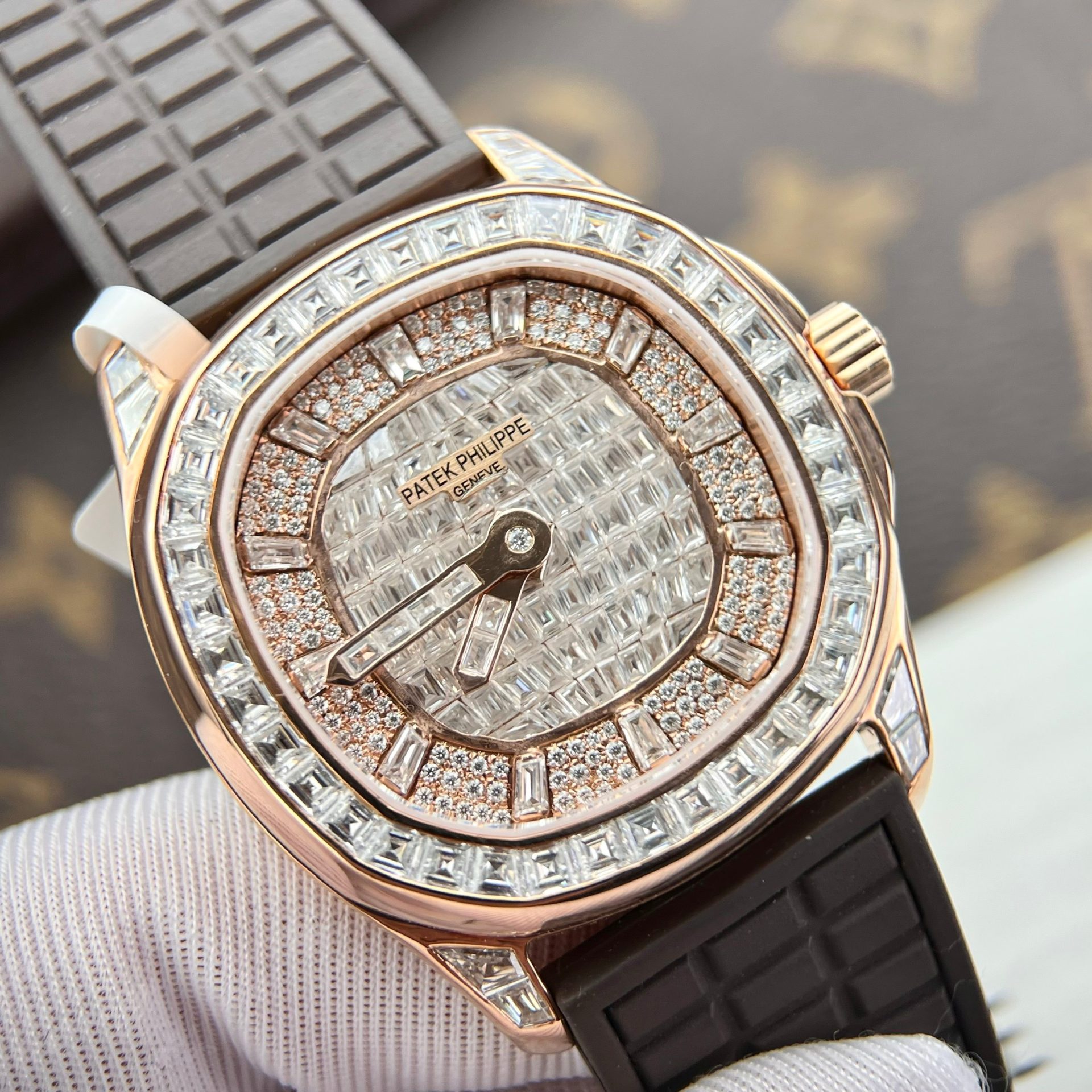 Patek Philippe Replica 1:1 Watch Aquanaut 5062 Gold Wrapped Moissanite Diamond 35.6mm