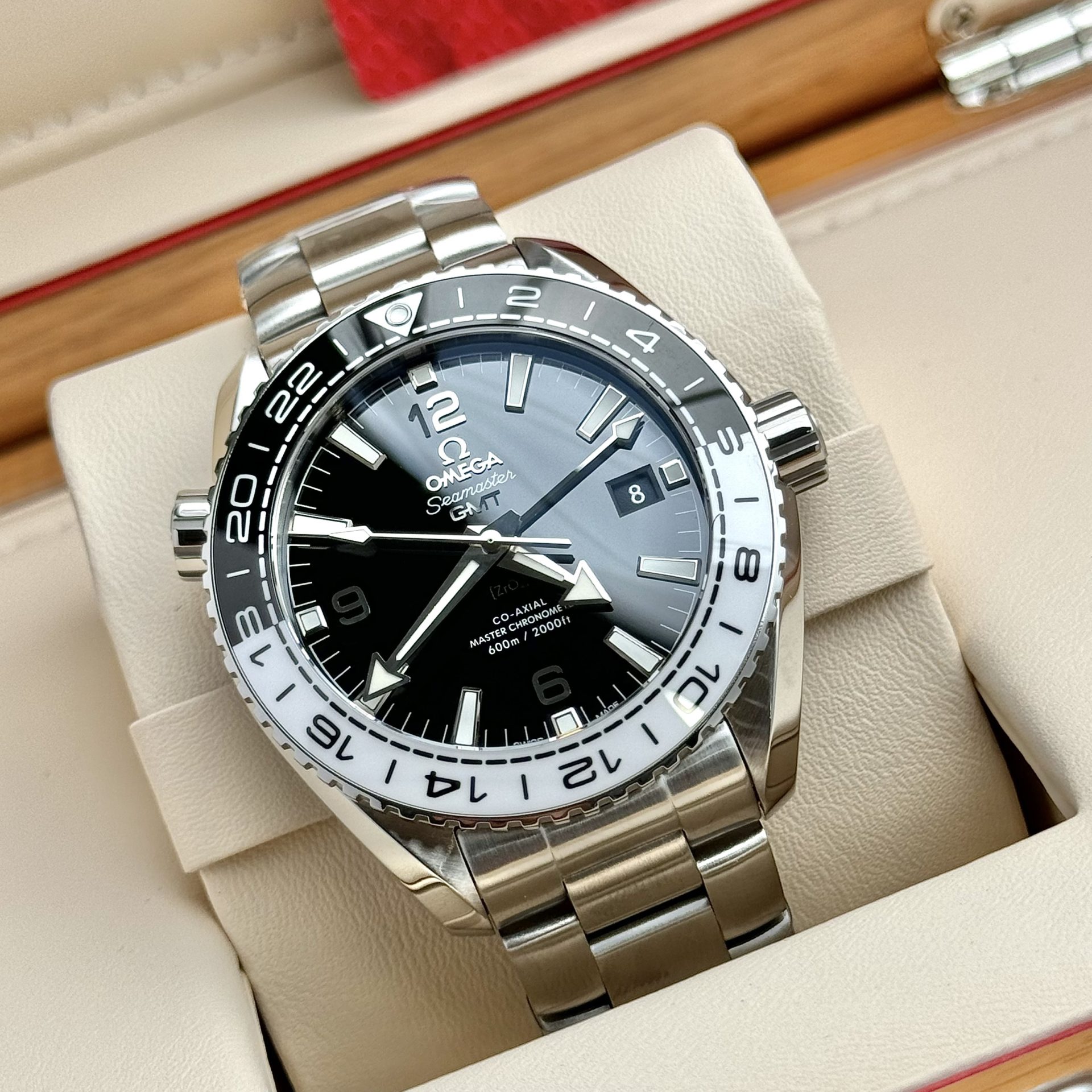 Omega Replica 1:1 Watch Seamaster Planet Ocean GMT Black Dial 43.5mm