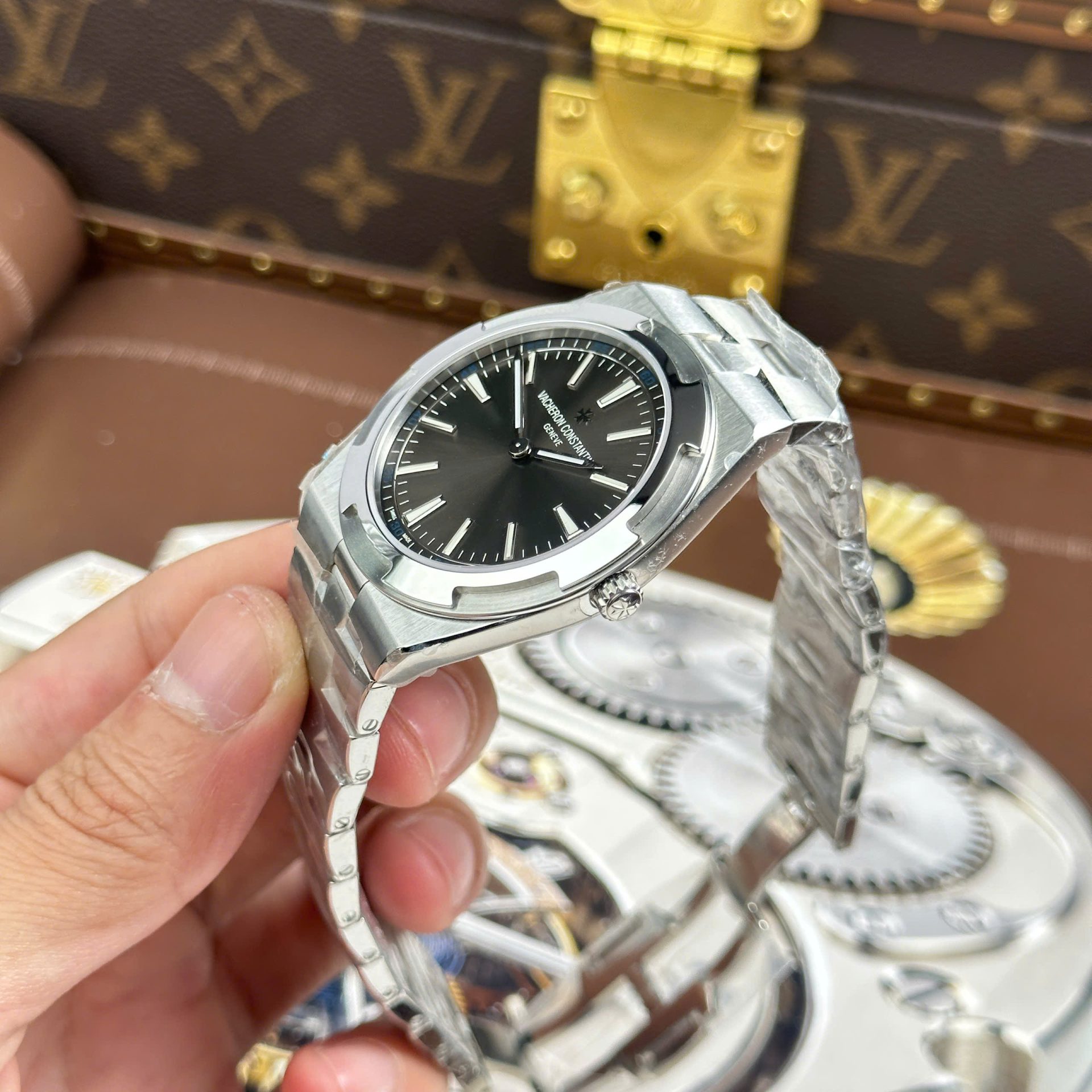 Vacheron Constantin Overseas Ultra-Thin 2000V Imitation Watches Gray Dial Metal Wire 8F Factory 40mm