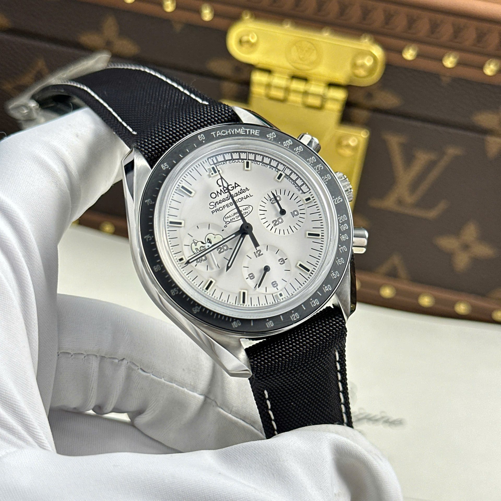 Omega Speedmaster Apollo 13 Silver Snoopy Luxury Imitation Watches Fabic Strap OM Factory 42mm