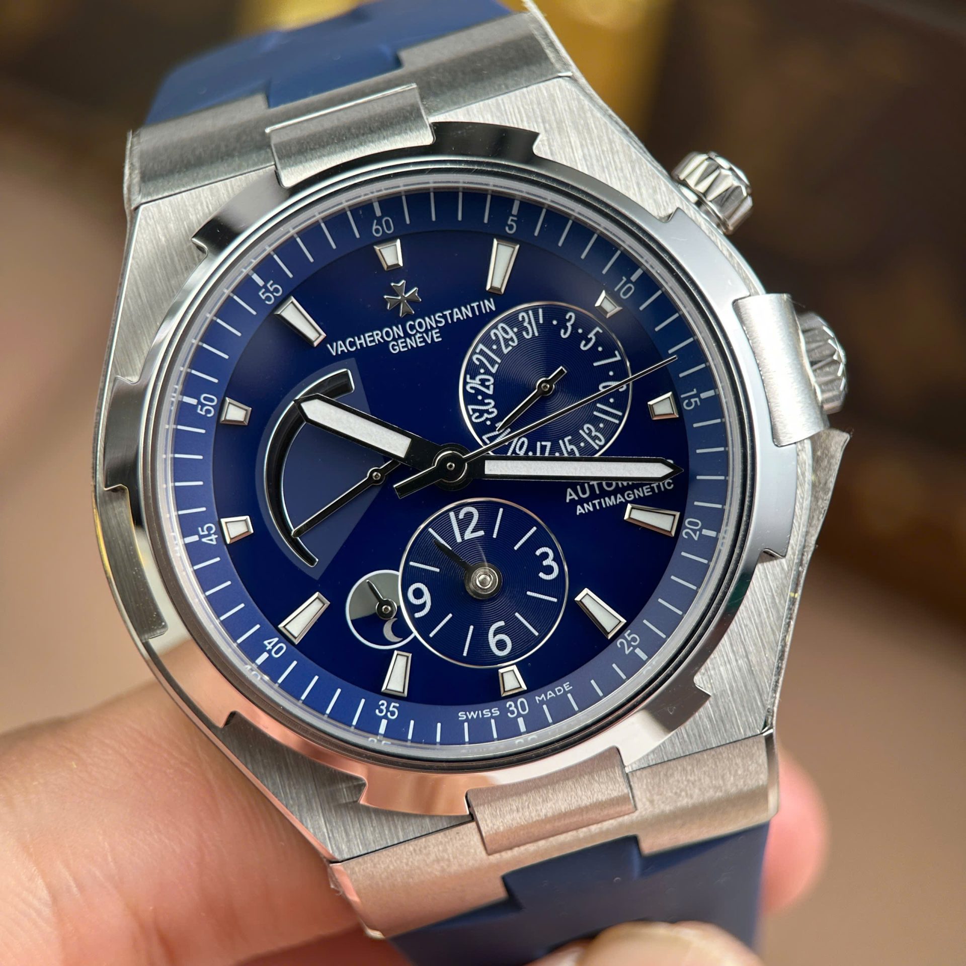 Vacheron Constantin Overseas Dual Time 47450 Replica Watches Blue Dial Rubber Strap 9F Factory 42mm