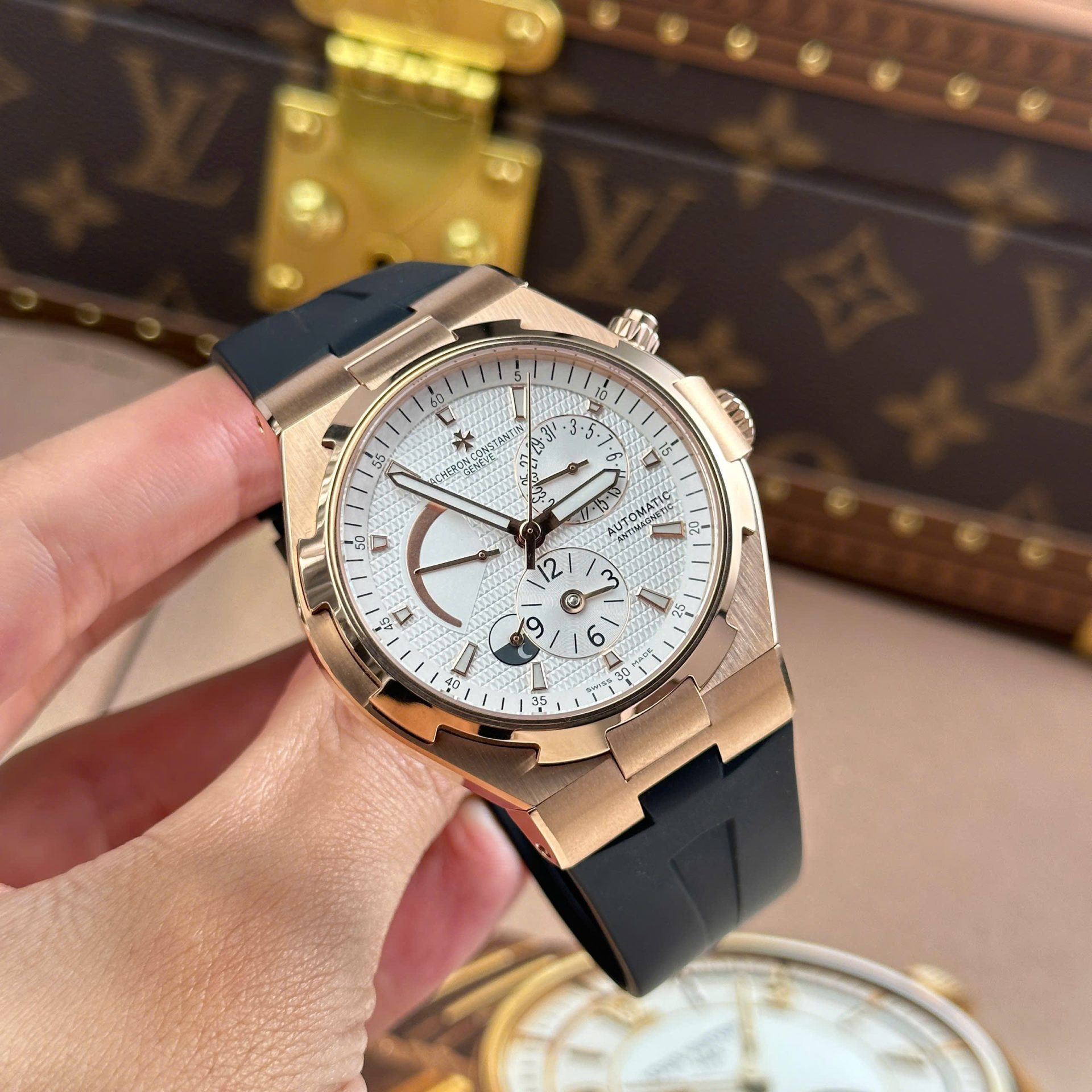 Vacheron Constantin Replica Watches Overseas Dual Time Rose Gold 47450 White Dial 9F Factory 42mm