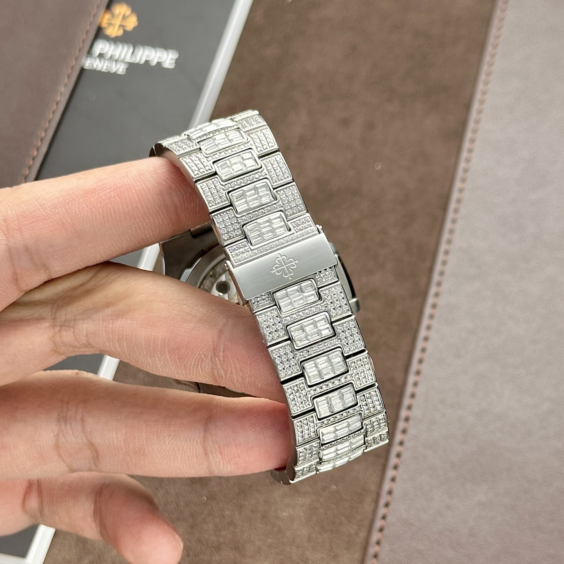 Patek Philippe Replica 1:1 Watch Nautilus 5719 Swiss Movement Full Diamond 40mm